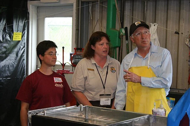 Rebecca_Dunne,_Sharon_Taylor_&_Ken_Salazar_(4612358941).jpg