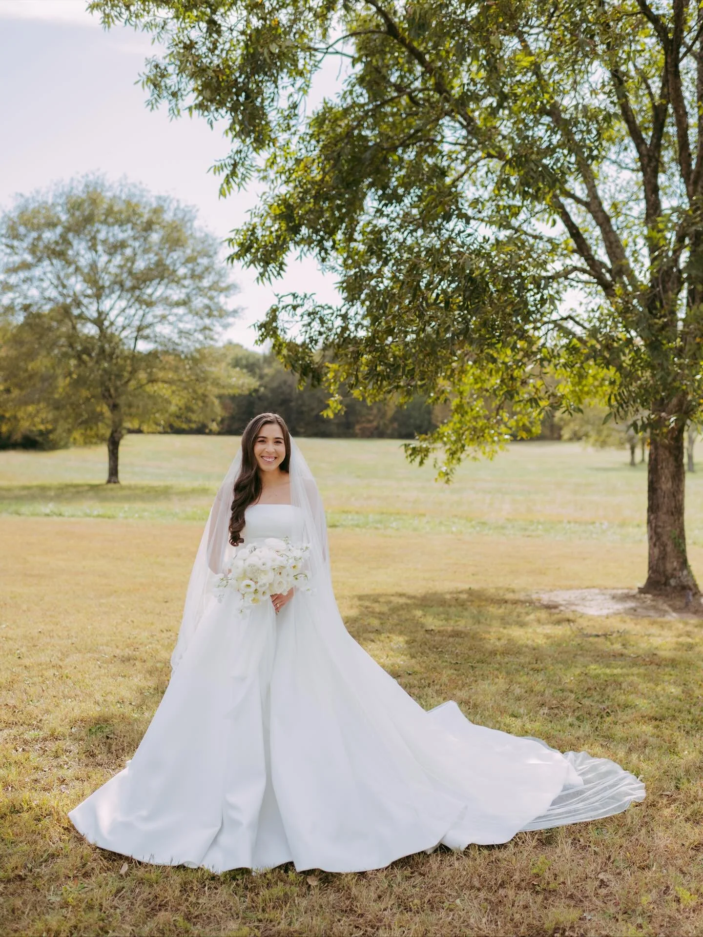 Fall wedding magic🤎
&mdash;&mdash;&mdash;&mdash;-
Vendor team:
Venue: @thebarnatsittonhillfarm 
Planner: @gatheredmoments.events 
Photographer: @cambudovephoto 
Florals: @saltstems 
H&amp;MU: @angelsamples 
Catering: @southernwayupstate 
Cake: @bake
