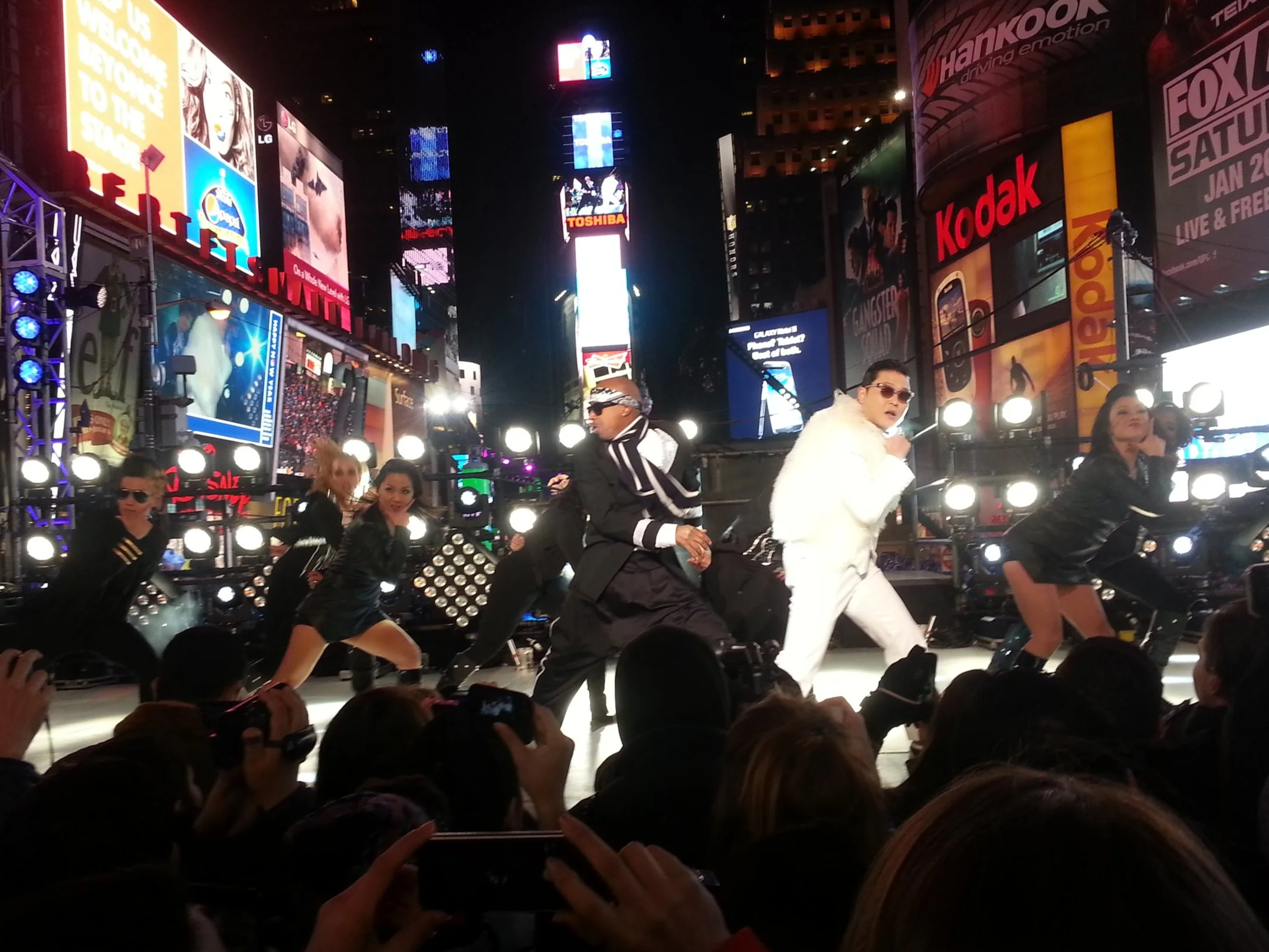 PSY and Hammer- NY Times Square Rockin' NYE