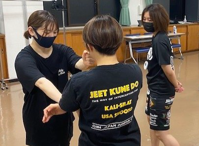 ジークンドーの稽古の中の一つ、ジュンファングンフー(詠春拳)の代表的なテクニックの一つ、トラッピングの技術稽古