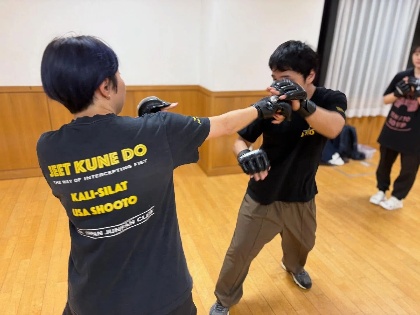 2025年12月の稽古記録

#ブルースリー の武術「#ジークンドー(#JKD)」＆フィリピン武術「#カリシラット」＆「#USA修斗」の３つのアートの探求活動

『IUMA日本振藩國術館 日本JUNFANクラブ 表参道支部』
稽古内容・体験申込はホームページへ
https://www.jkdosd.net/

毎週1〜2回、東京 渋谷区 または世田谷区 にて活動中。

代官山 恵比寿 代々木上原