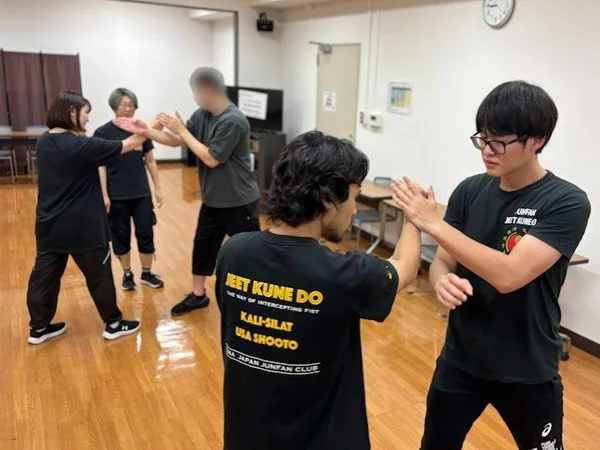 2025年11月の稽古記録

#ブルースリー の武術「#ジークンドー(#JKD)」＆フィリピン武術「#カリ シラット」＆「USA修斗」の３つのアートの探求活動

『IUMA日本振藩國術館 日本JUNFANクラブ 表参道支部』
稽古内容・体験申込はホームページへ
https://www.jkdosd.net/

毎週1〜2回、#東京 渋谷区（原宿 代官山 恵比寿 代々木上原） または世田谷区（千歳船橋 祖師谷大蔵） にて活動中。