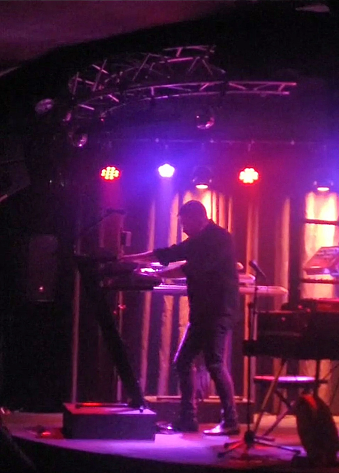 Paul Sykes live performance photo