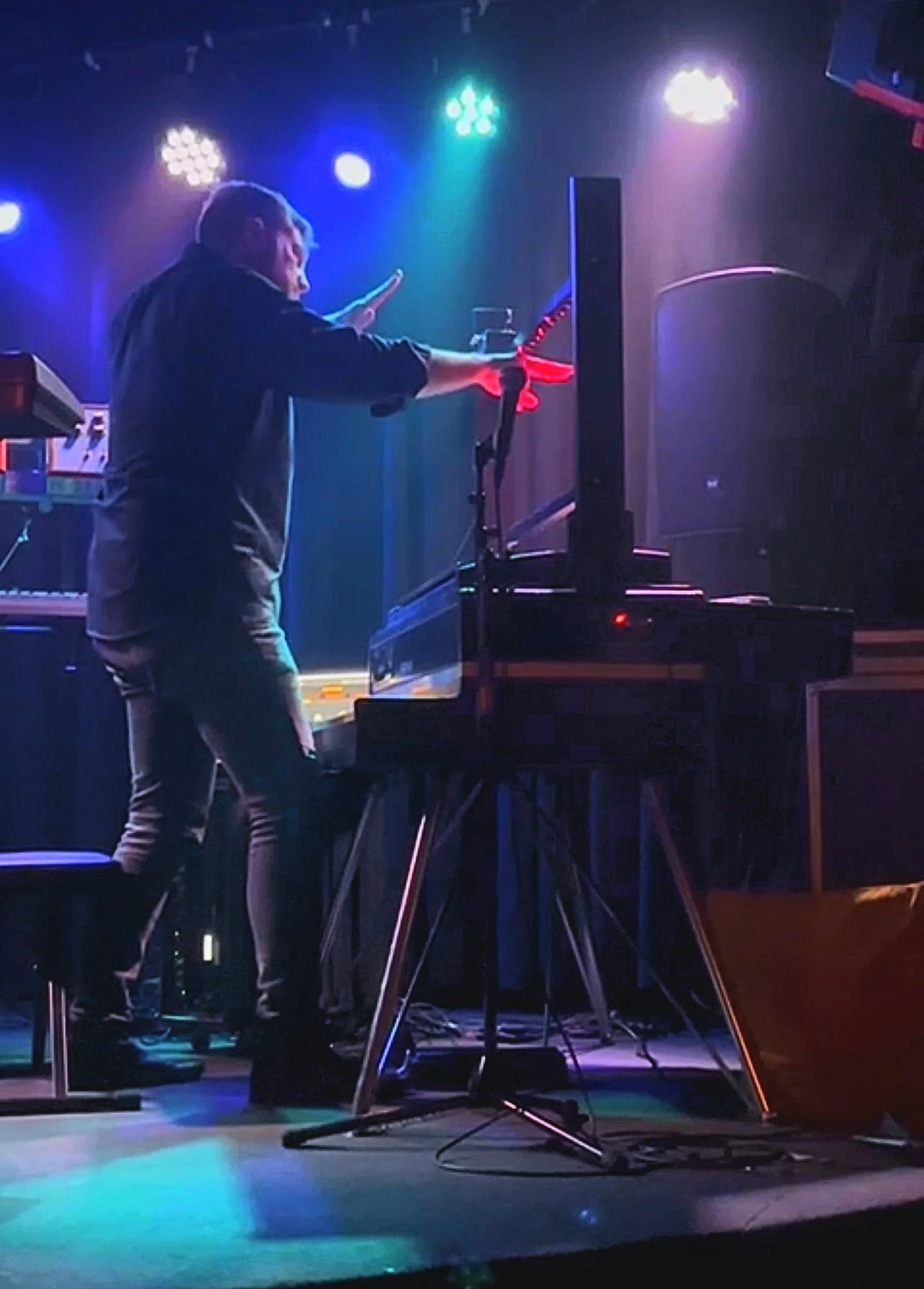 Paul Sykes live performance photo