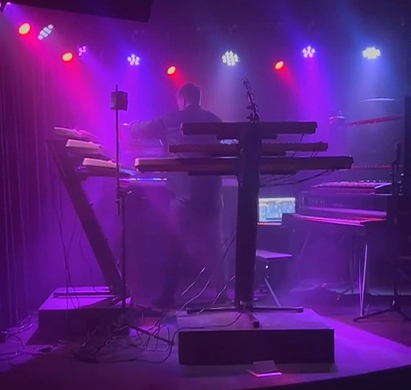 Paul Sykes live performance photo