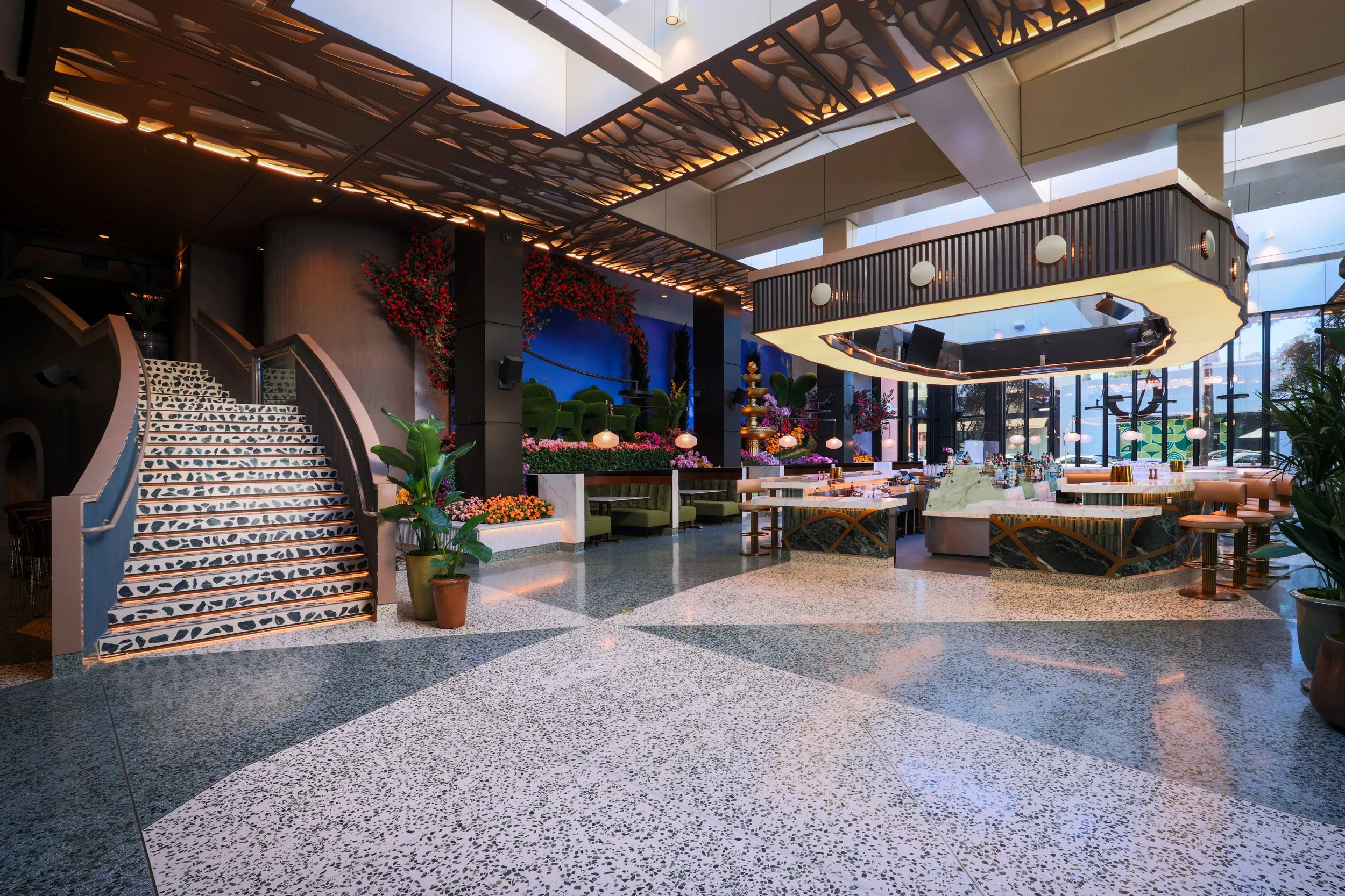 Gravitas _BeverlyHills_main-bar_02.jpg