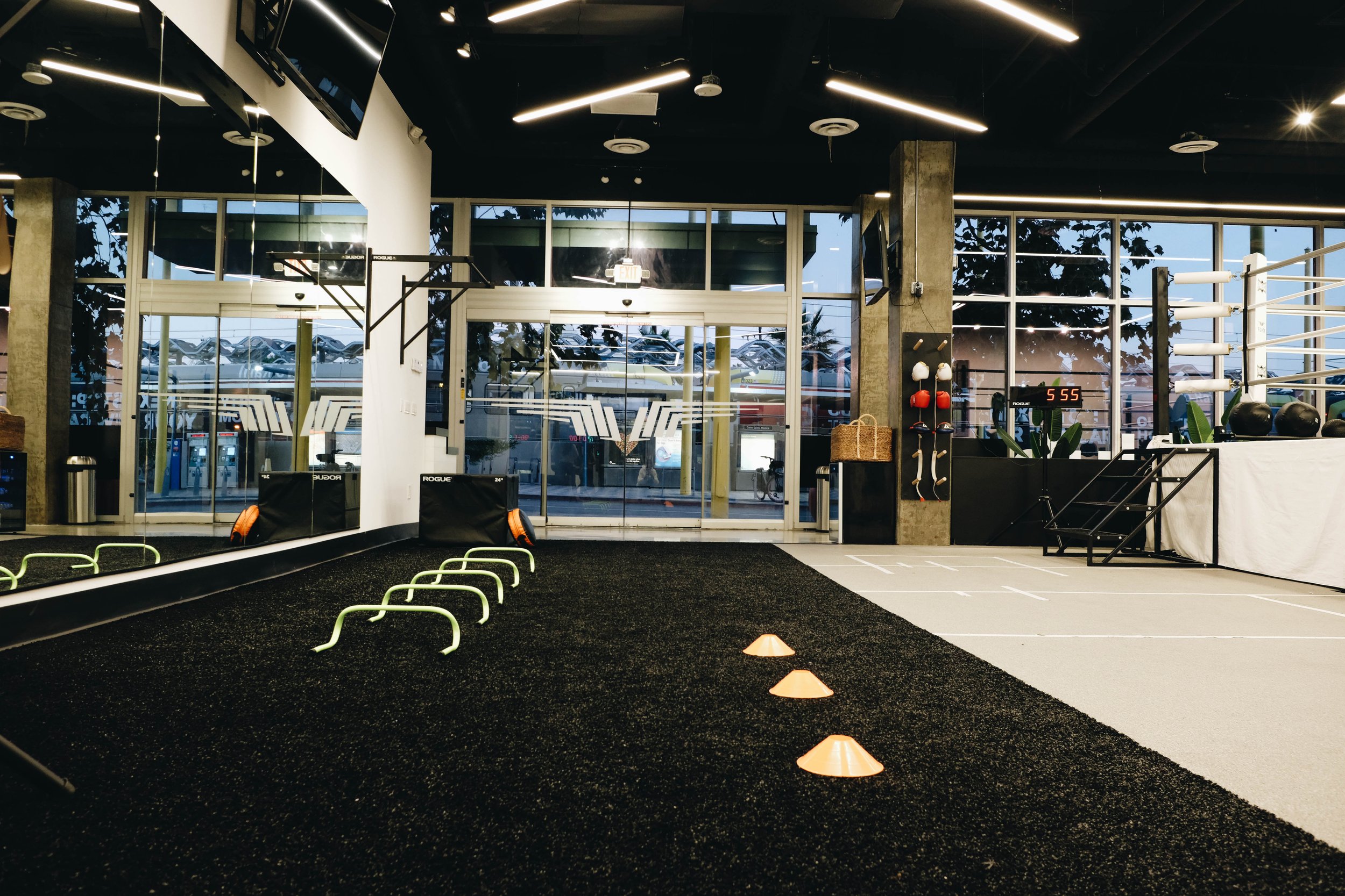 Fightr-Boxing-Club_Santa-Monica_interior_02.jpg
