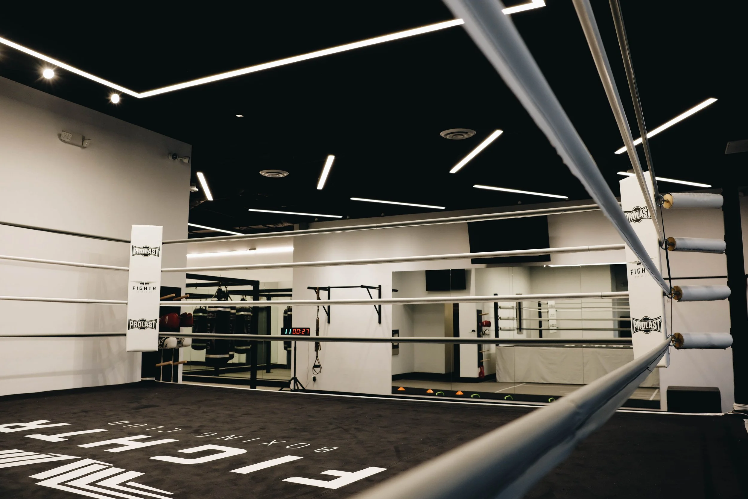 Fightr-Boxing-Club_Santa-Monica_boxing-ring_04.jpg
