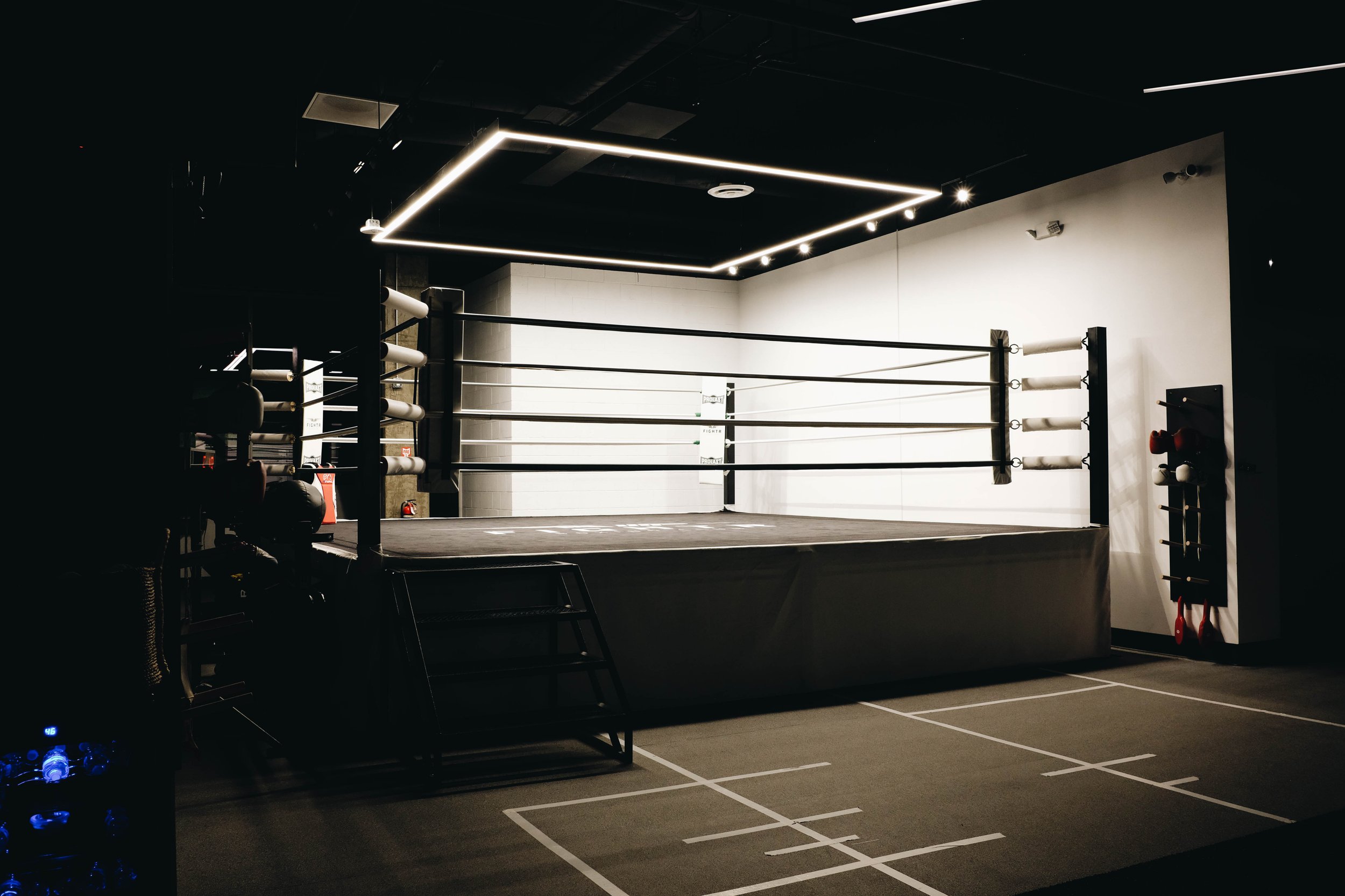 Fightr-Boxing-Club_Santa-Monica_boxing-ring_02.jpg