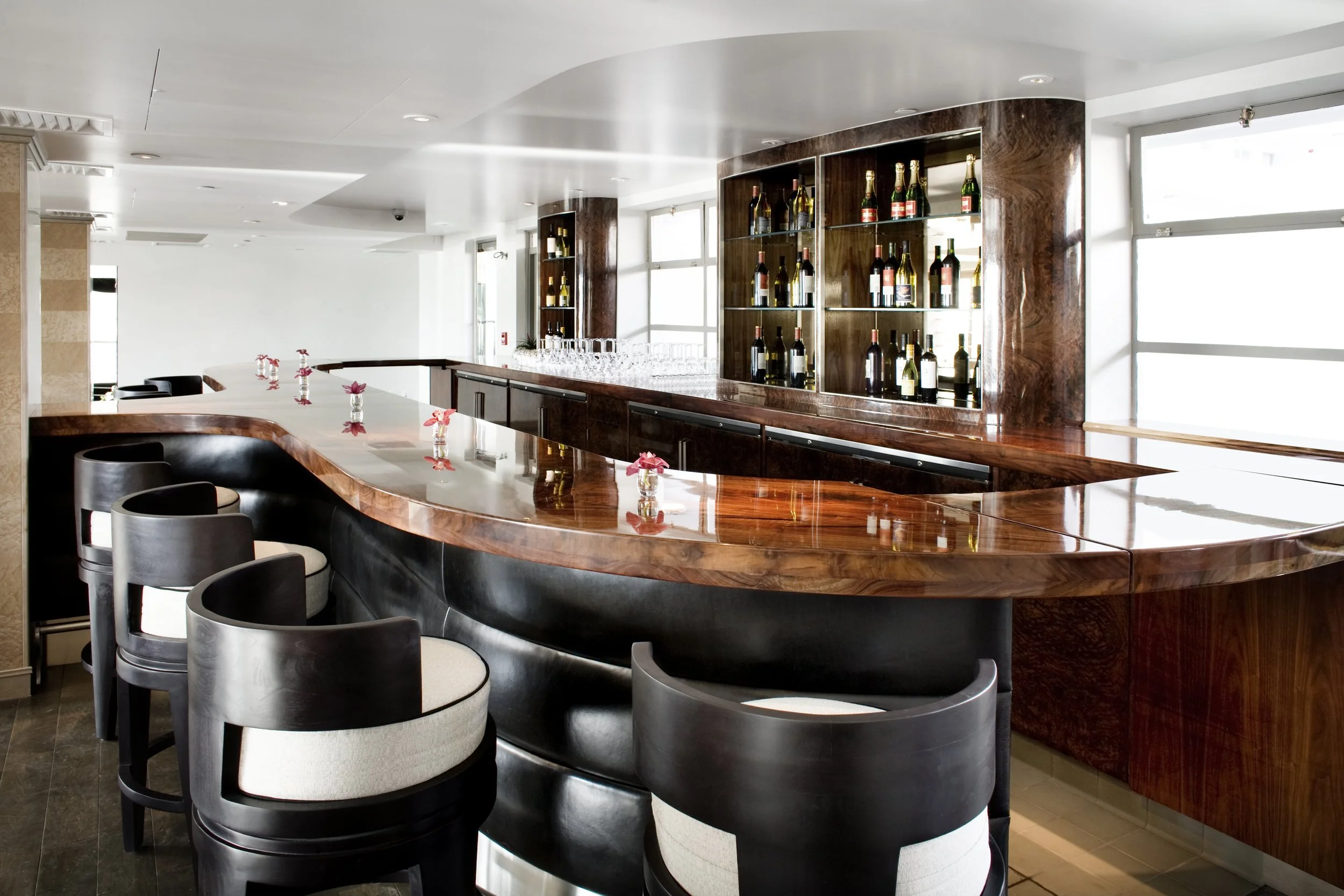 Shangri-La-Hotel_Santa-Monica_bar.jpg