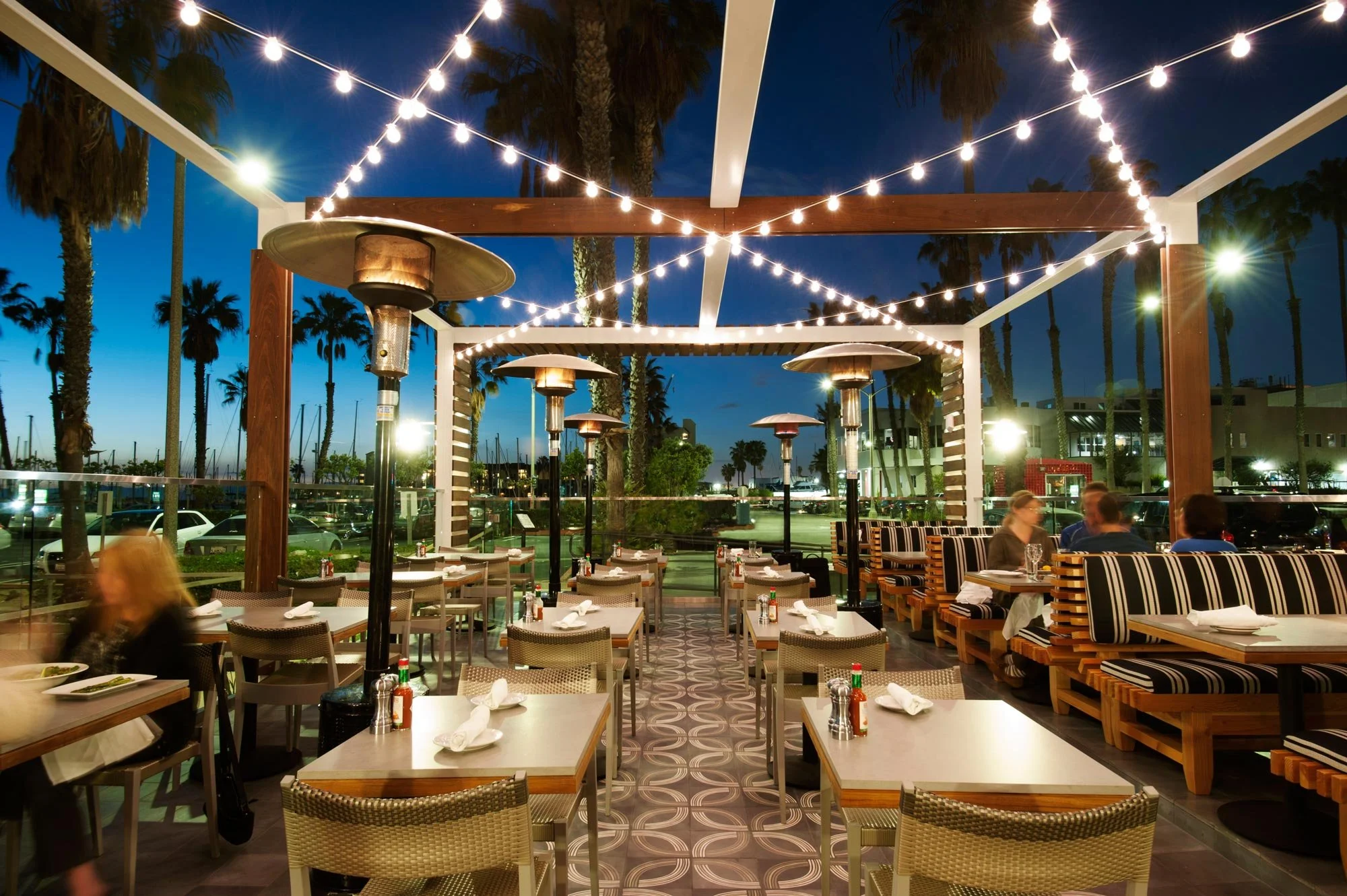 Blue-Water-Grill_Redondo-Beach_dining.jpg