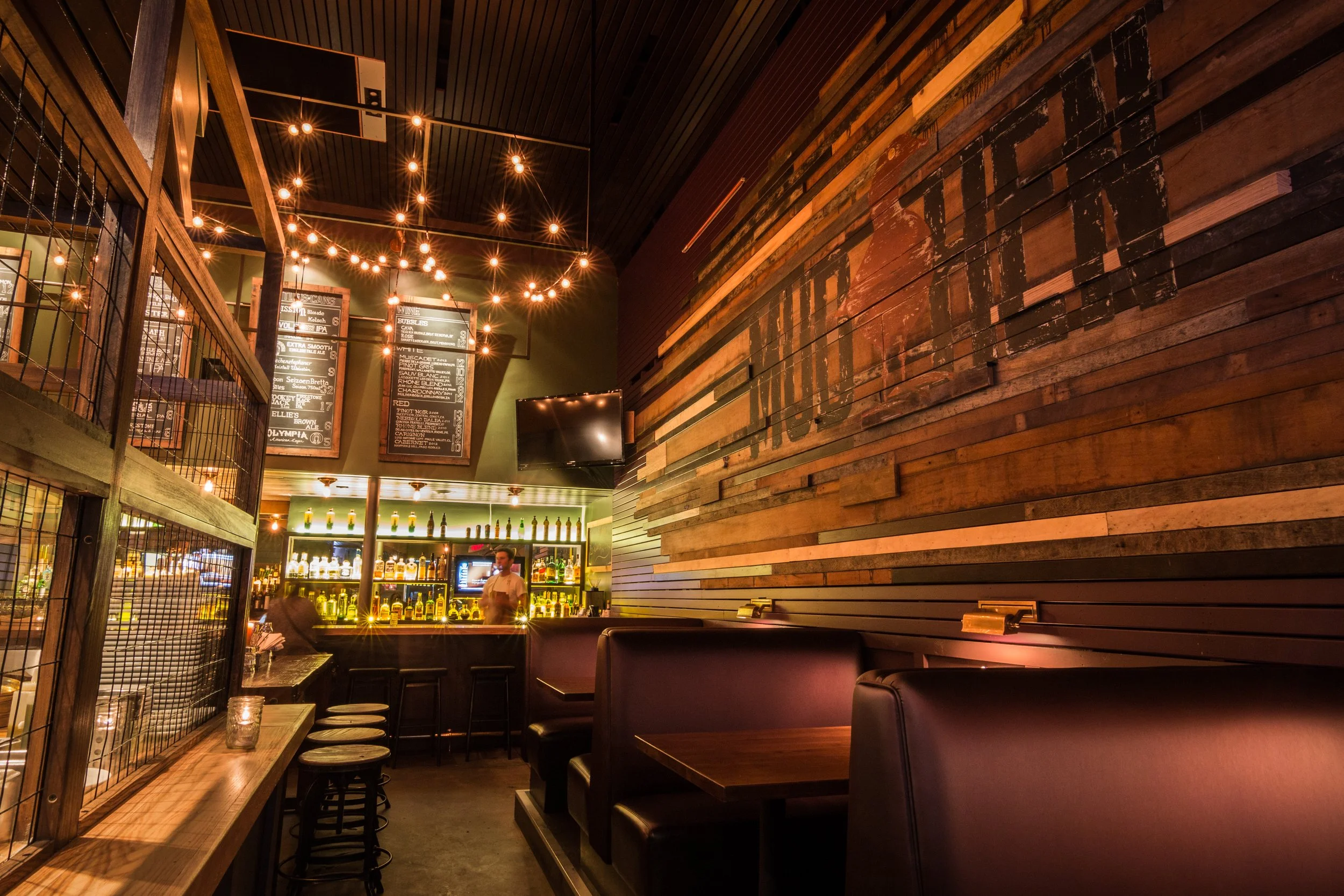 Mud-Hen-Tavern_Highland_booth-seating.jpg
