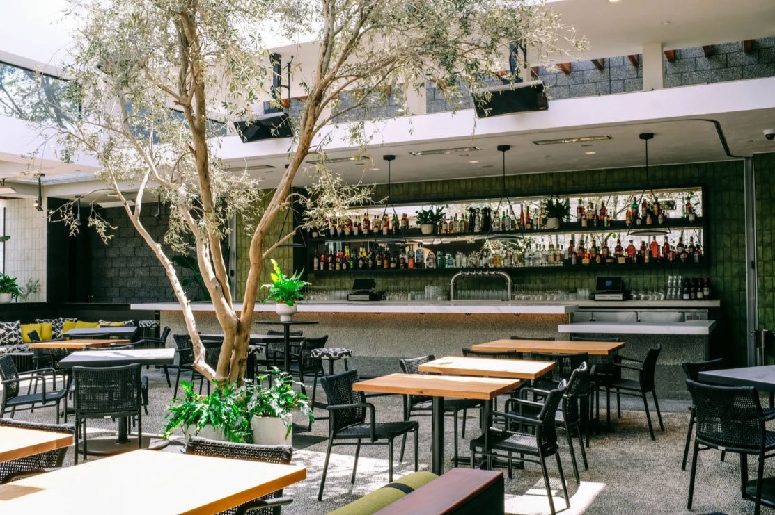 Figure 2: Soulmate (West Hollywood) showcases a prominent open-air dining area, illustrating indoor-outdoor hospitality design shaped by Southern California’s climate and landscape.