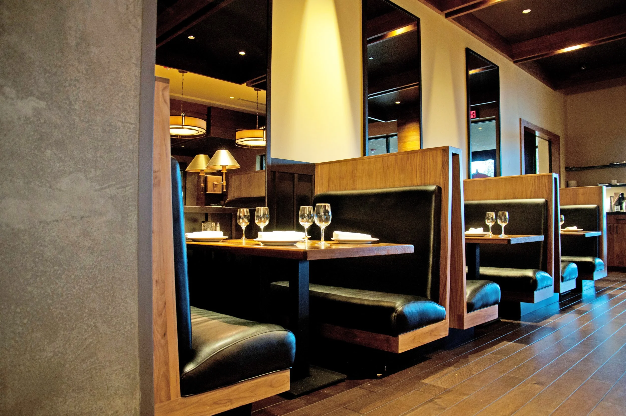Daily-Grill_Rohnert-Park_interior-seating_05.jpg