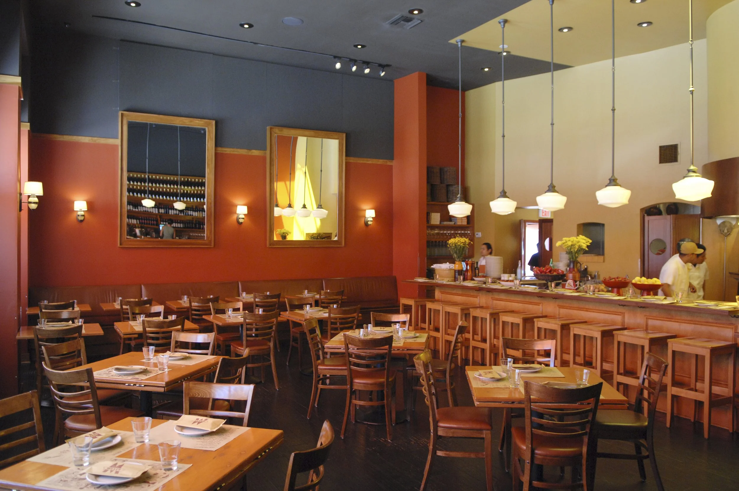 Pizzeria-Mozza_Highland-Ave_dining_01.JPG