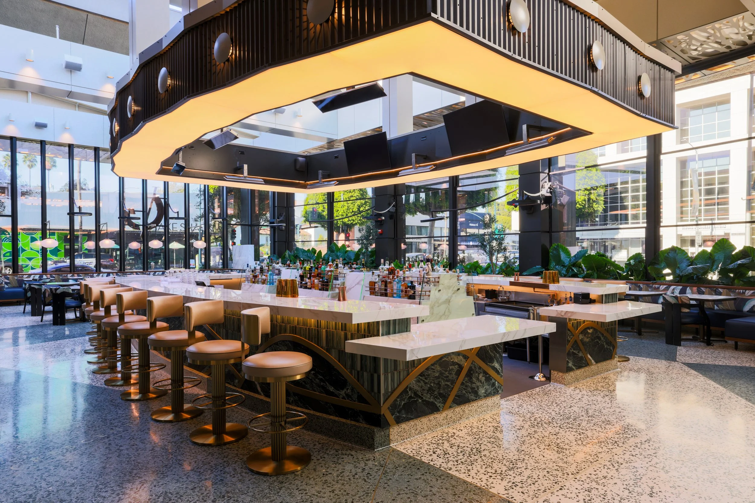 Gravitas _BeverlyHills_main-bar_01.jpg