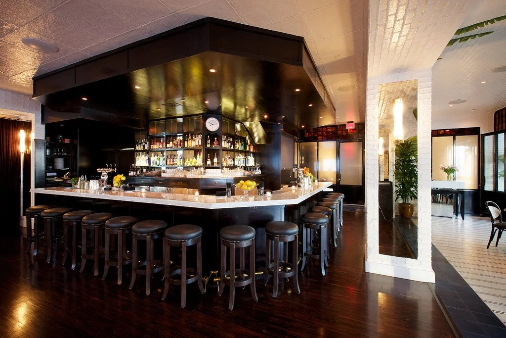 Caulfields_Beverly-Hills_bar_01.jpg
