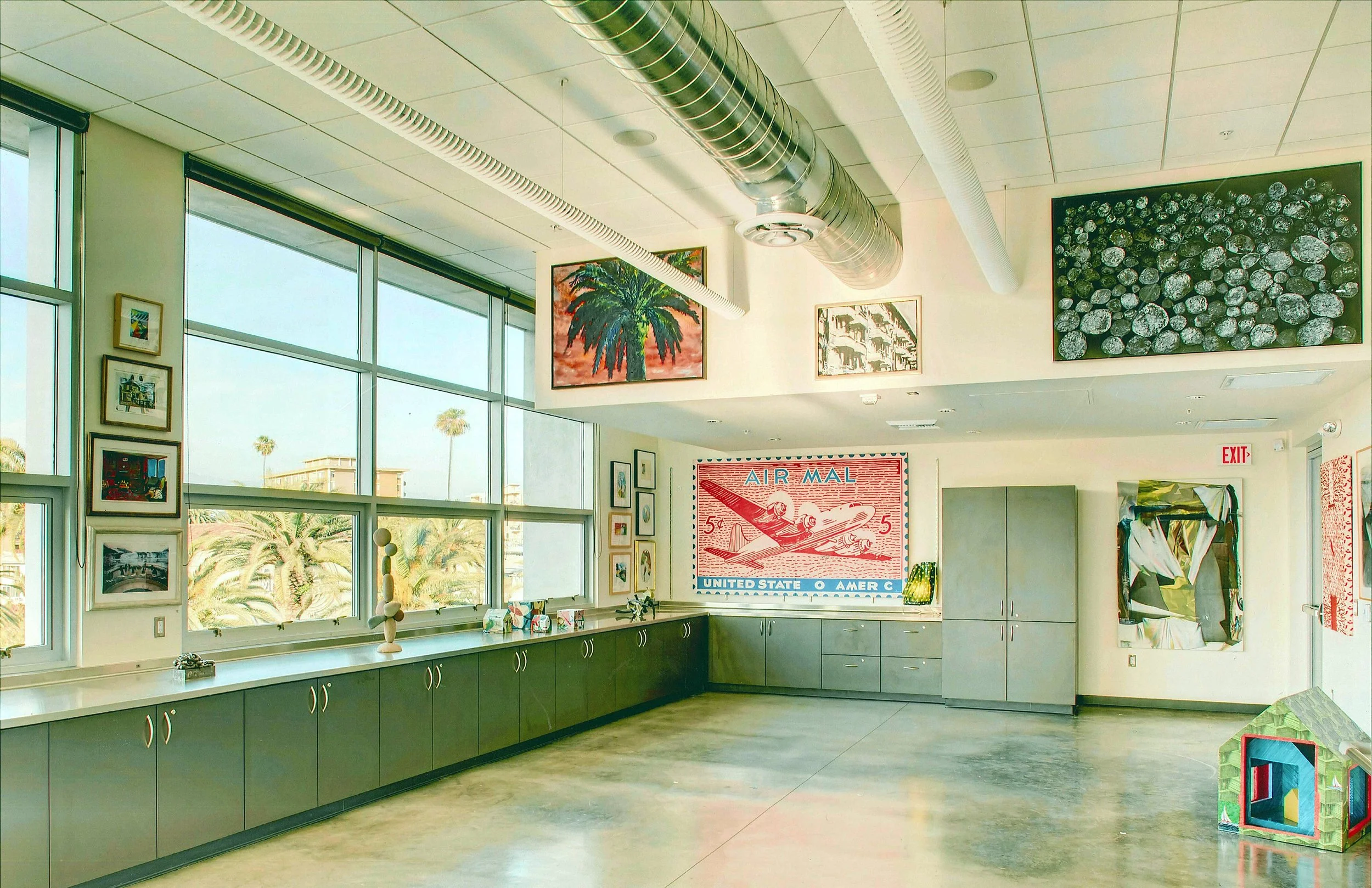 Pilgrim-Art-Center_Los-Angeles_art-room_01.jpg
