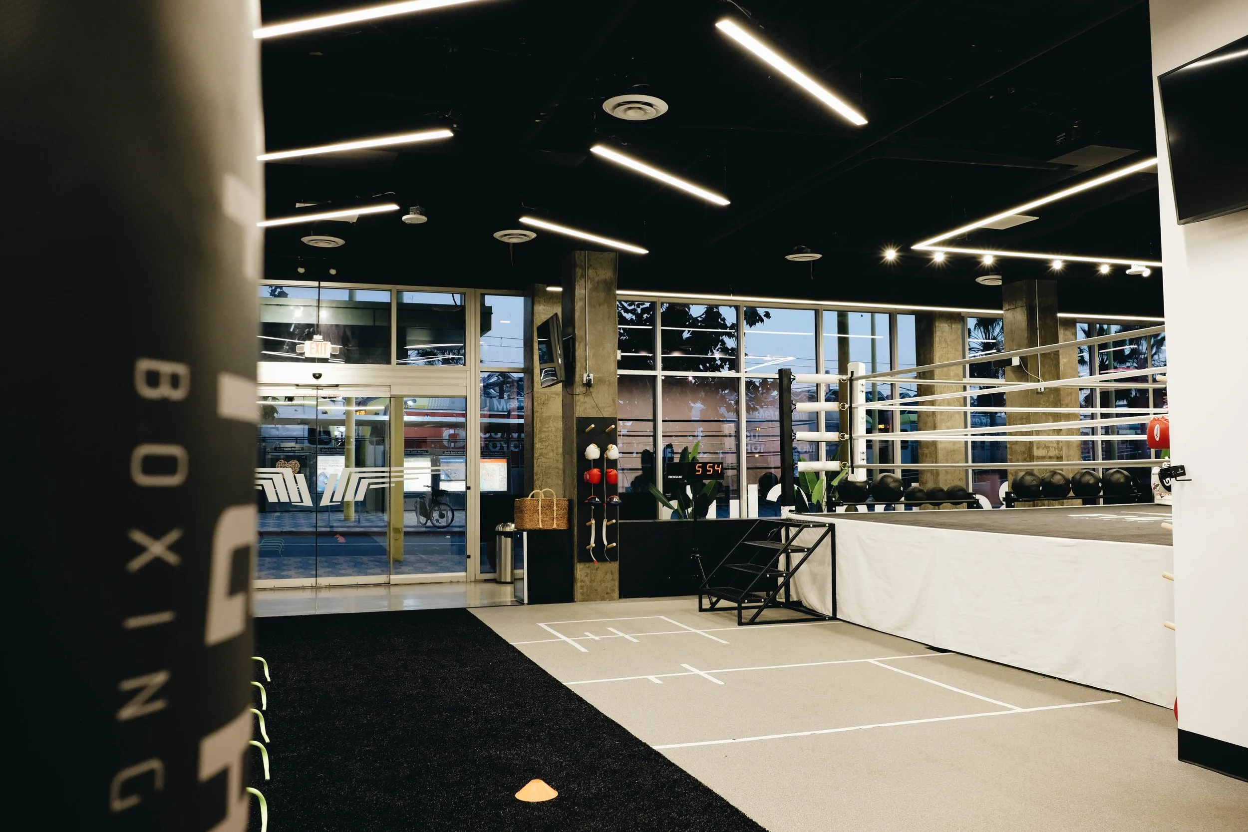 Fightr-Boxing-Club_Santa-Monica_interior-entry.jpg