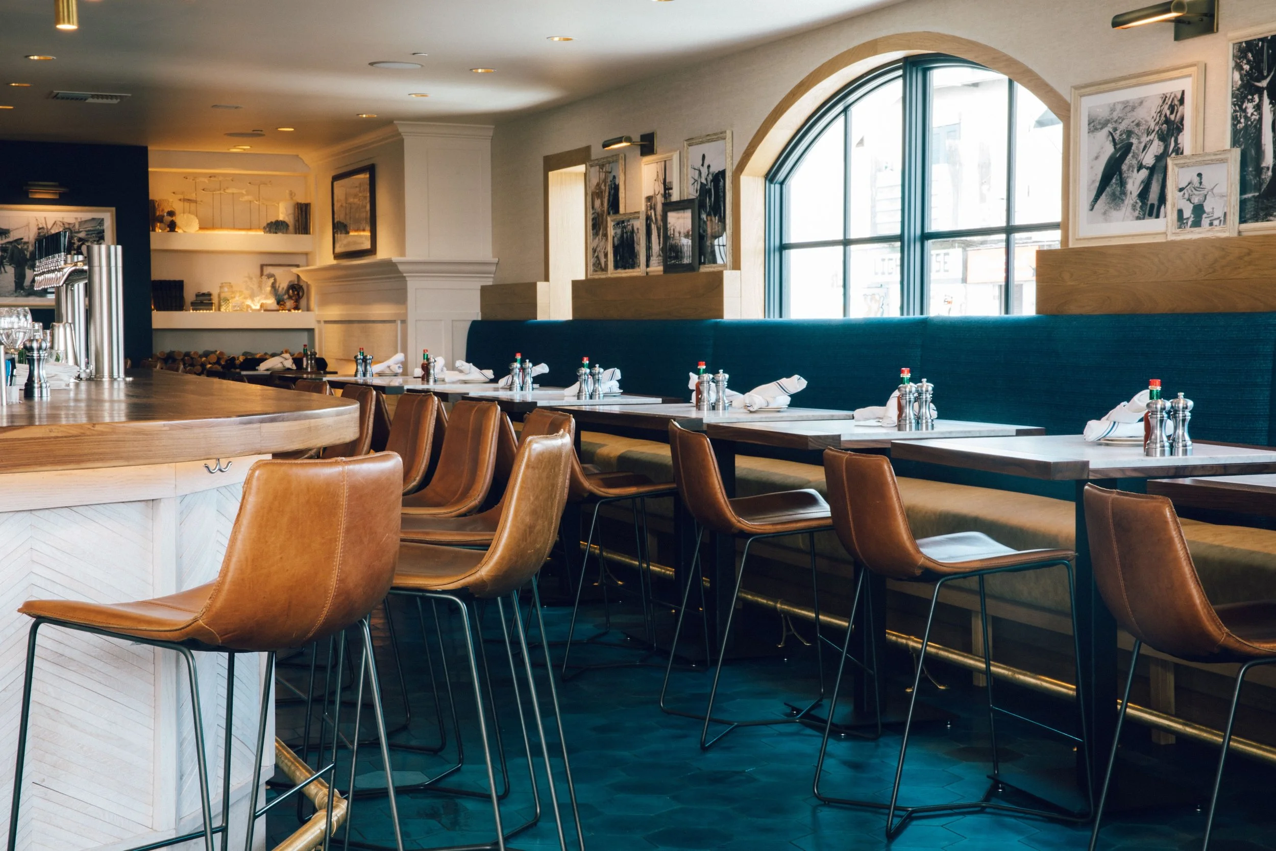 Bluewater-Grill_Santa-Barbara_interior-seating_022.jpg