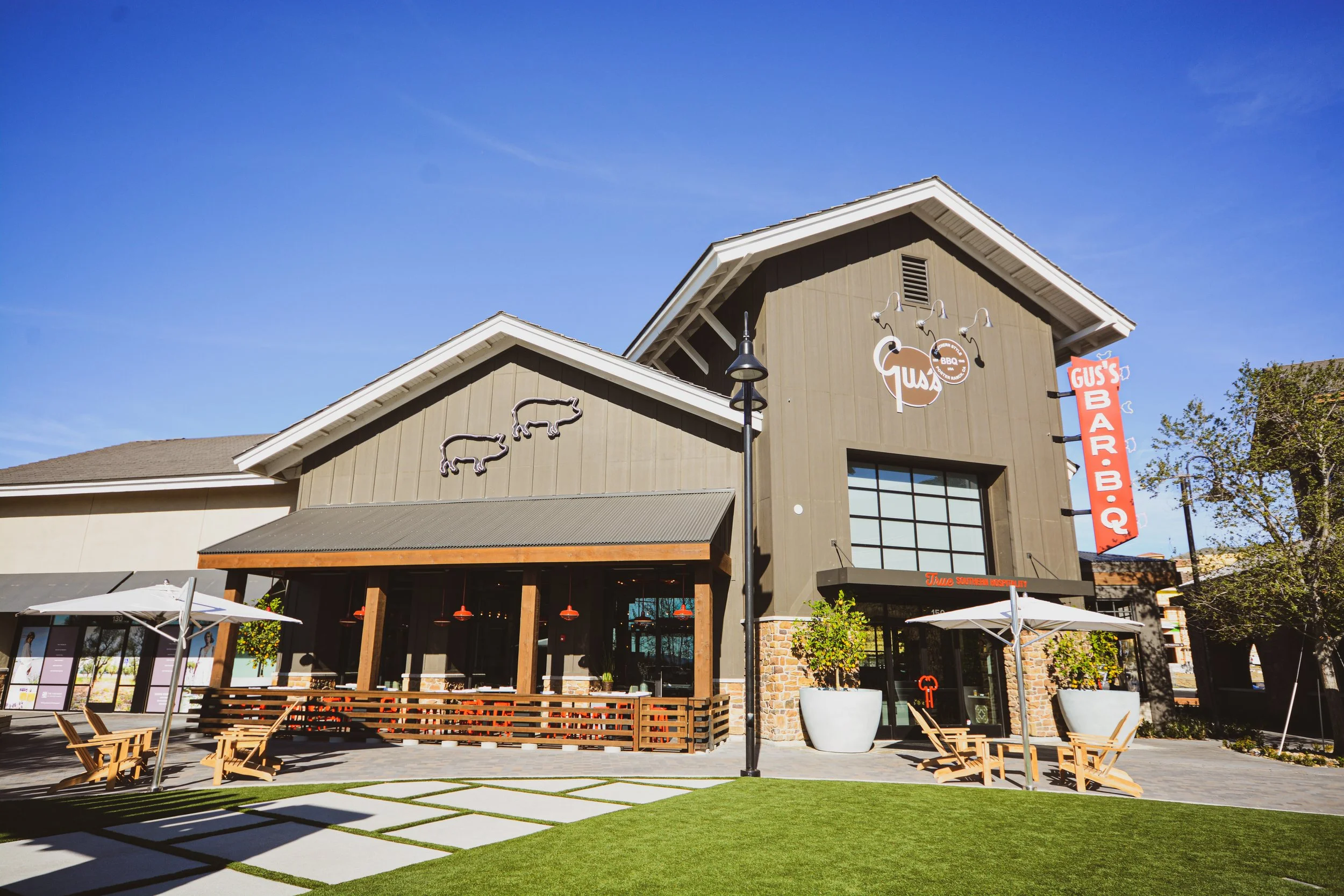 Gus’s-Barbecue_Porter-Ranch_exterior.jpg