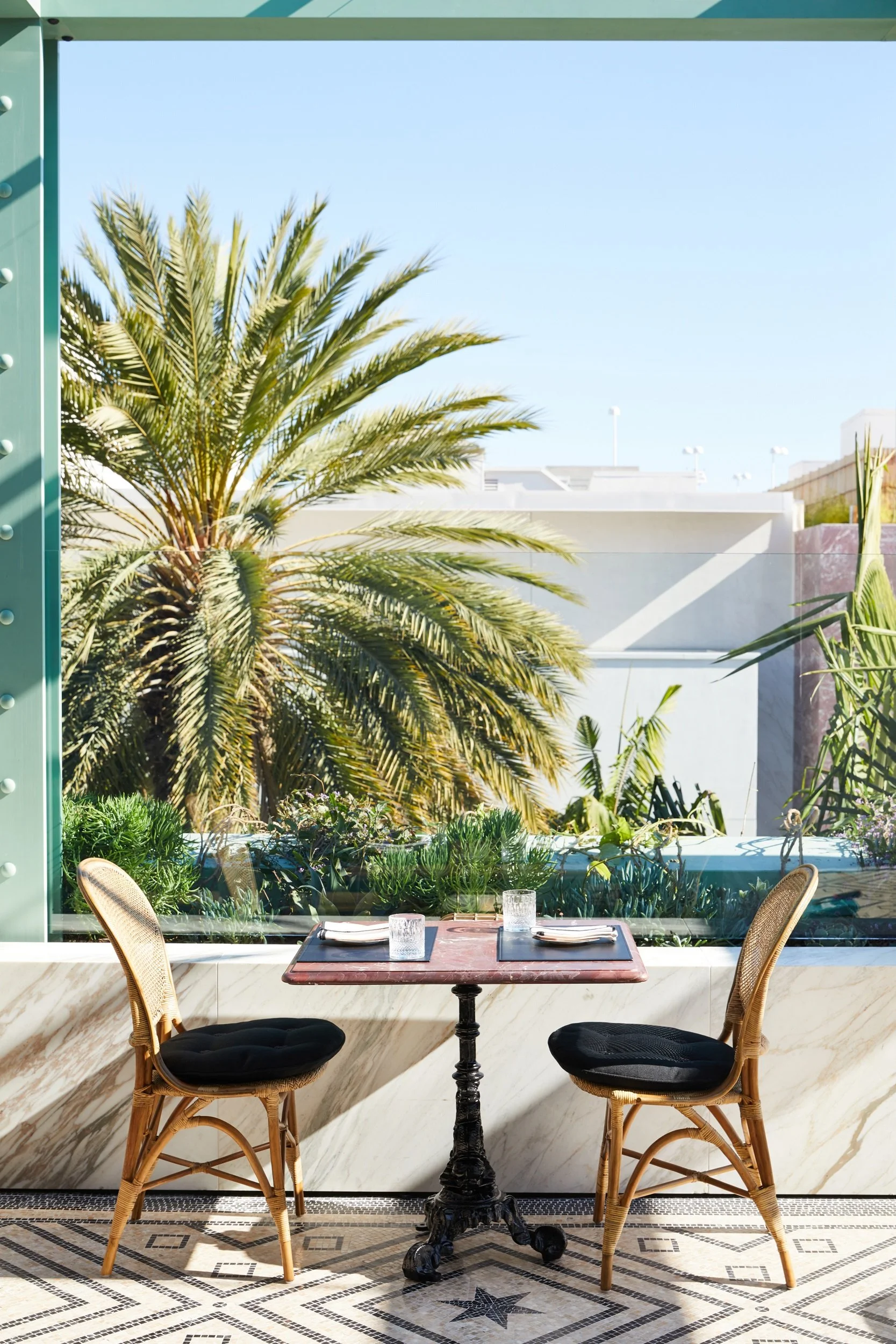Gucci-Osteria-da-Massimo-Bottura_Beverly-Hills_patio_05.jpg