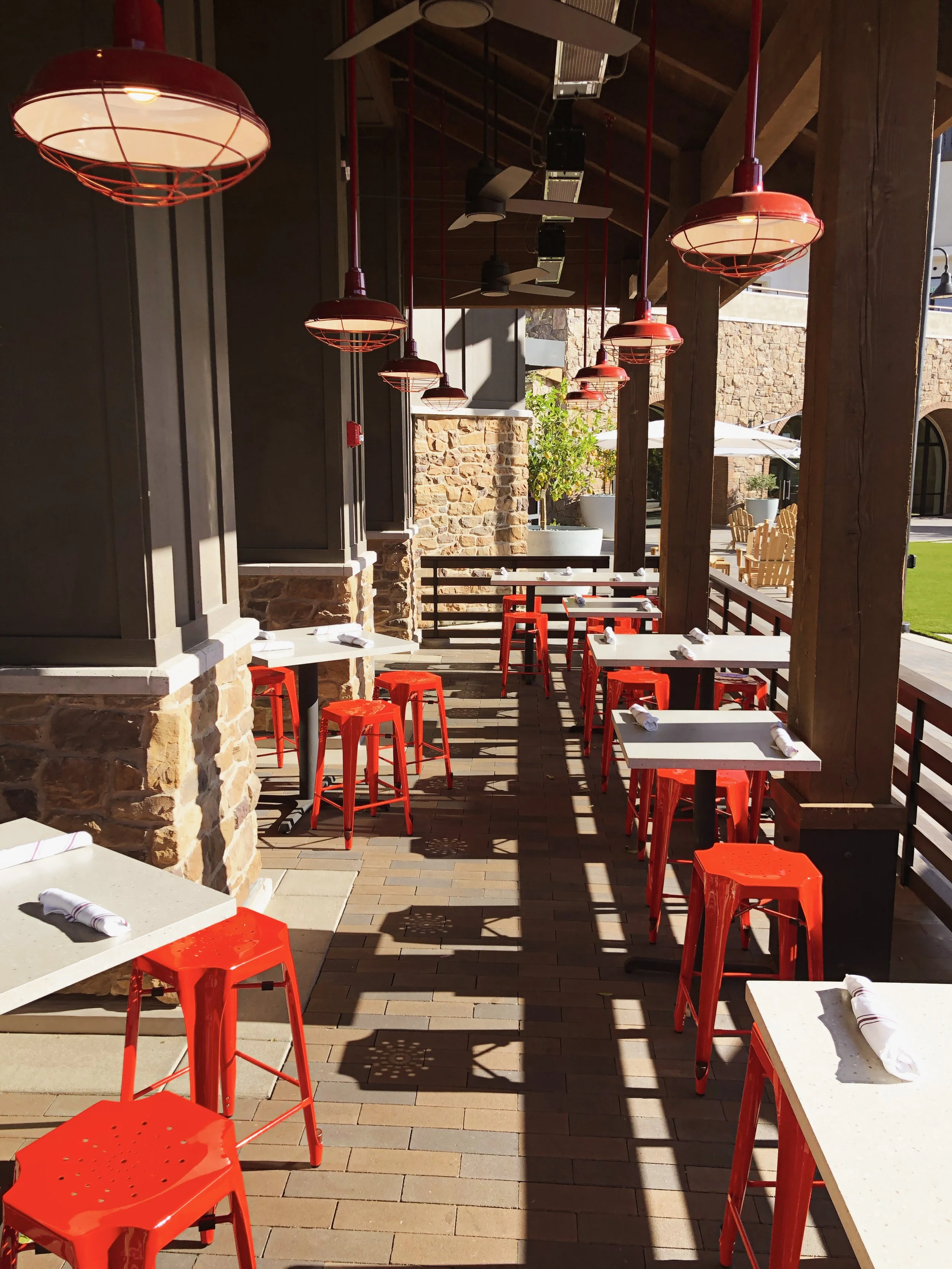 Gus’s-Barbecue_Porter-Ranch_exterior-seating.jpg