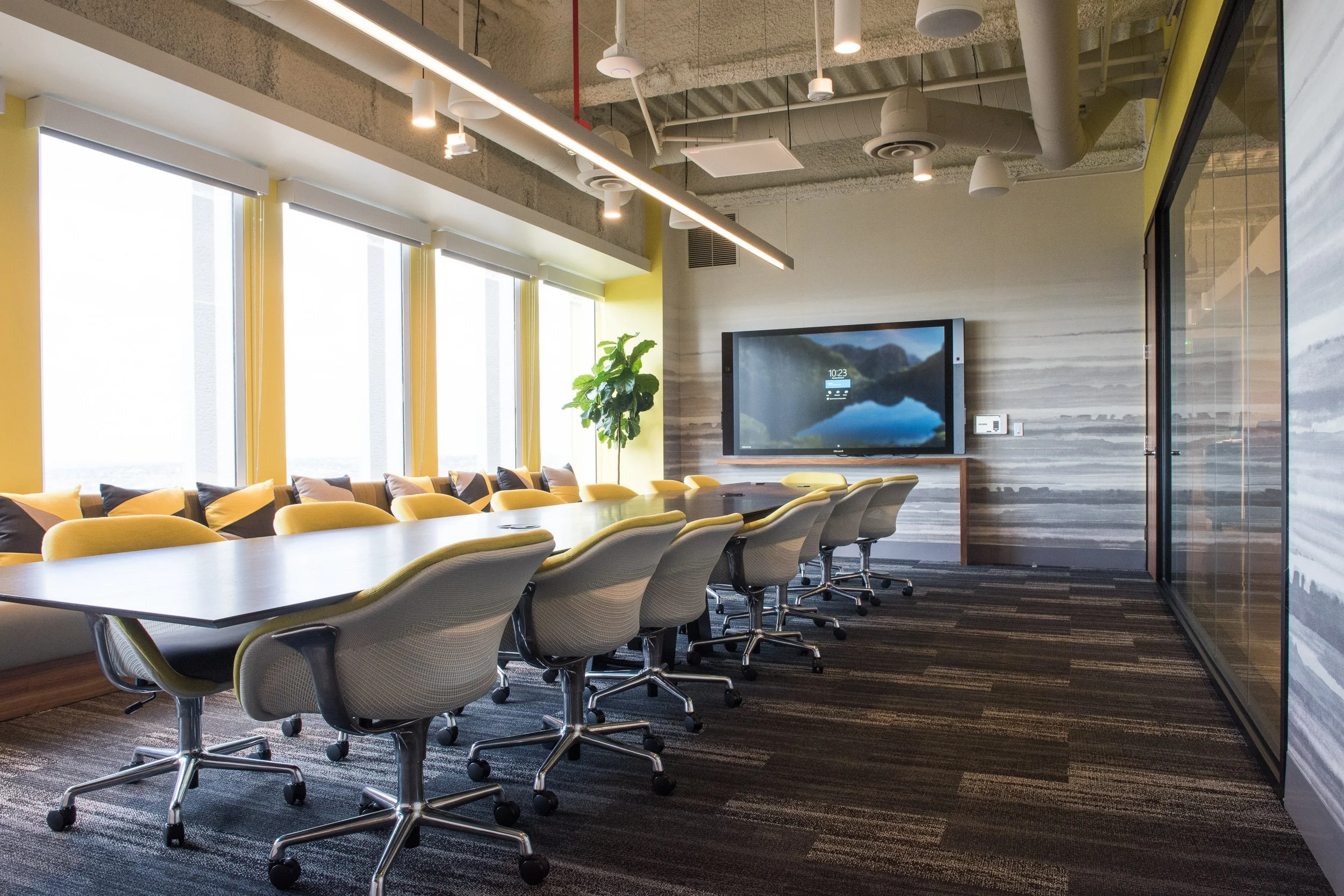 IW-Group_Miracle-Mile_conference-room_01.jpg