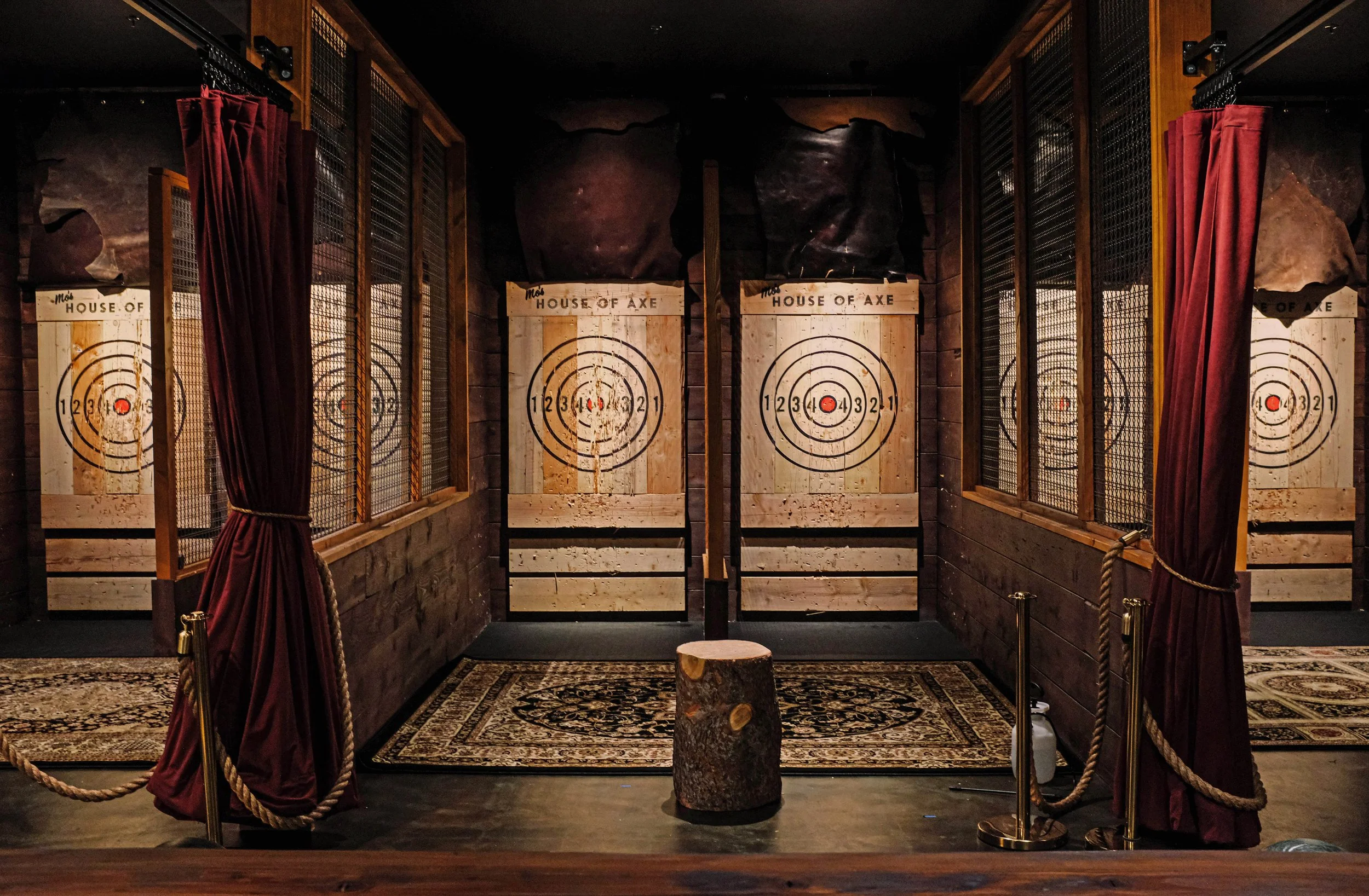 Mo’s_House_of_Axe_Koreatown_axe-throwing.jpg