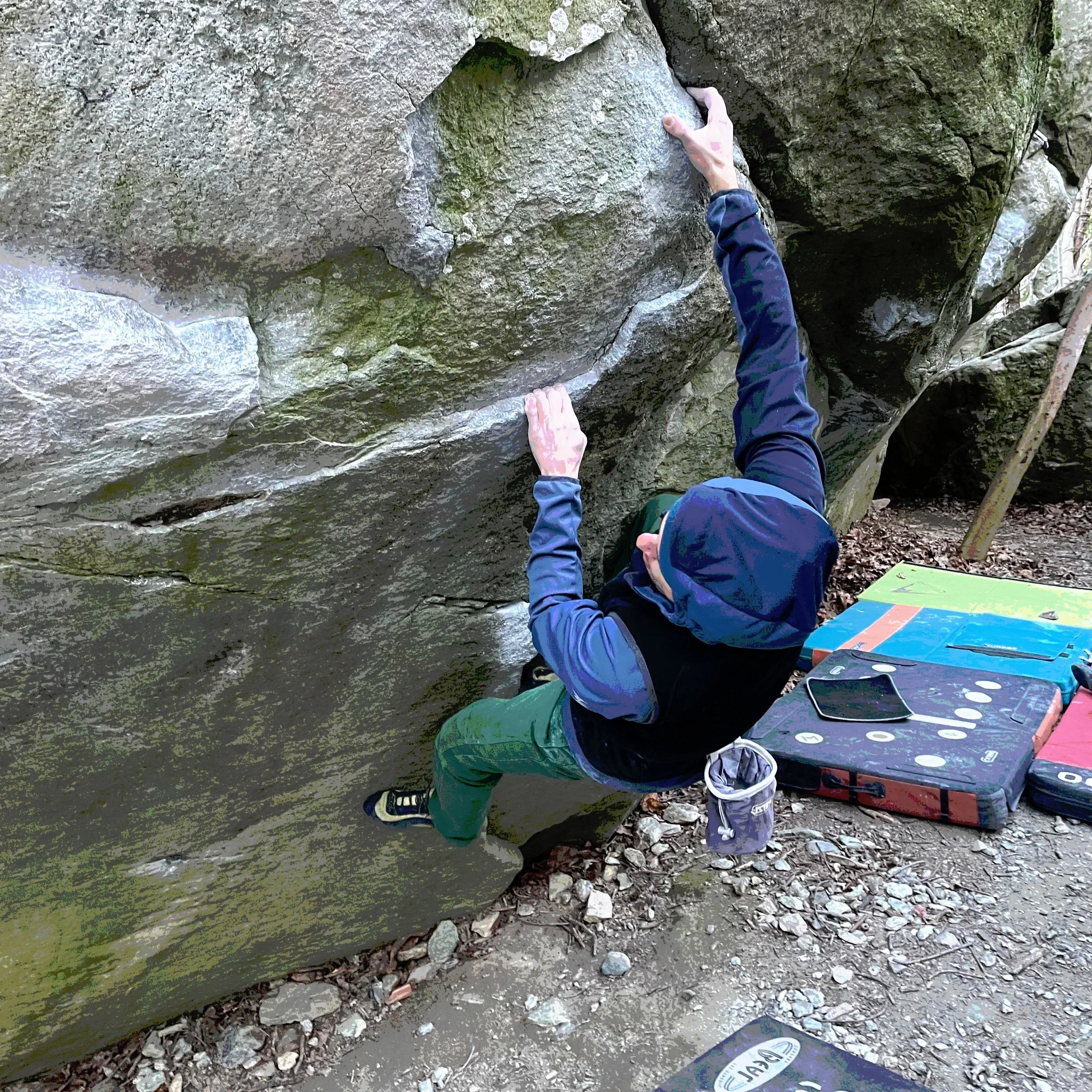 Person bouldering in Varazze