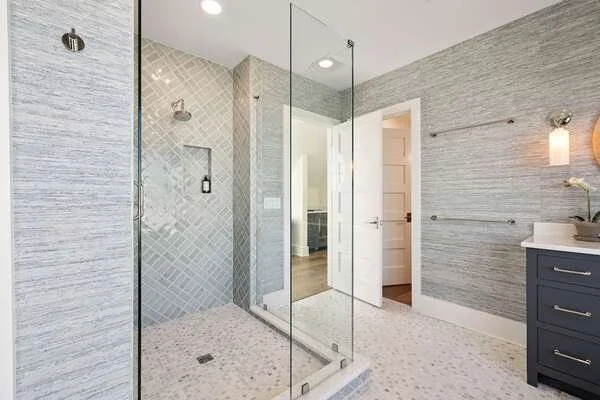 king restroom 5.jpeg (Copy)