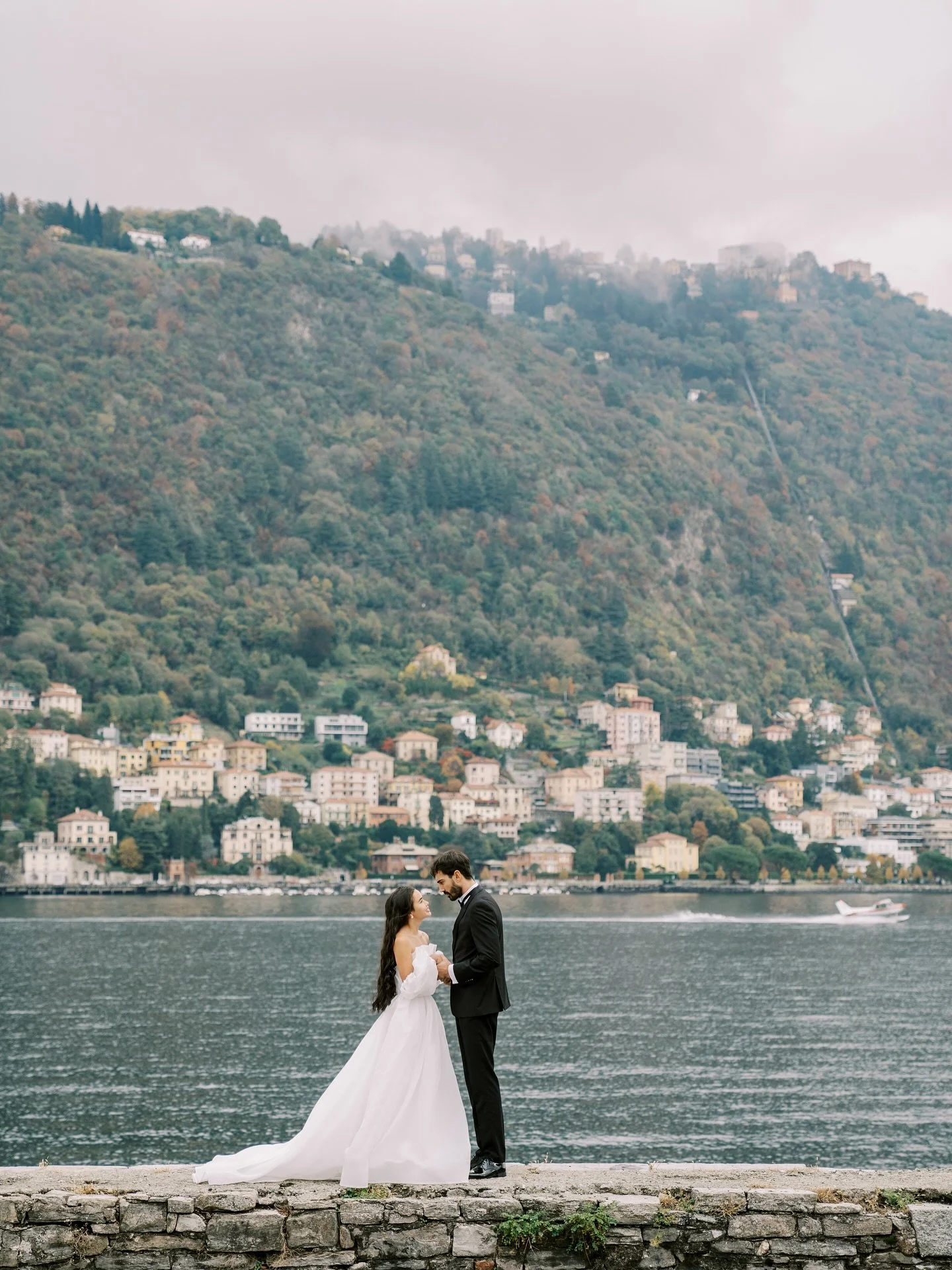 ✨ A love story written by the lake ✨
There&rsquo;s nothing more magical than saying &ldquo;I do&rdquo; surrounded by breathtaking landscapes and timeless elegance.

#DestinationWedding #WeddingPlanner #LuxuryWedding #LakeComoWedding #WeddingInItaly #