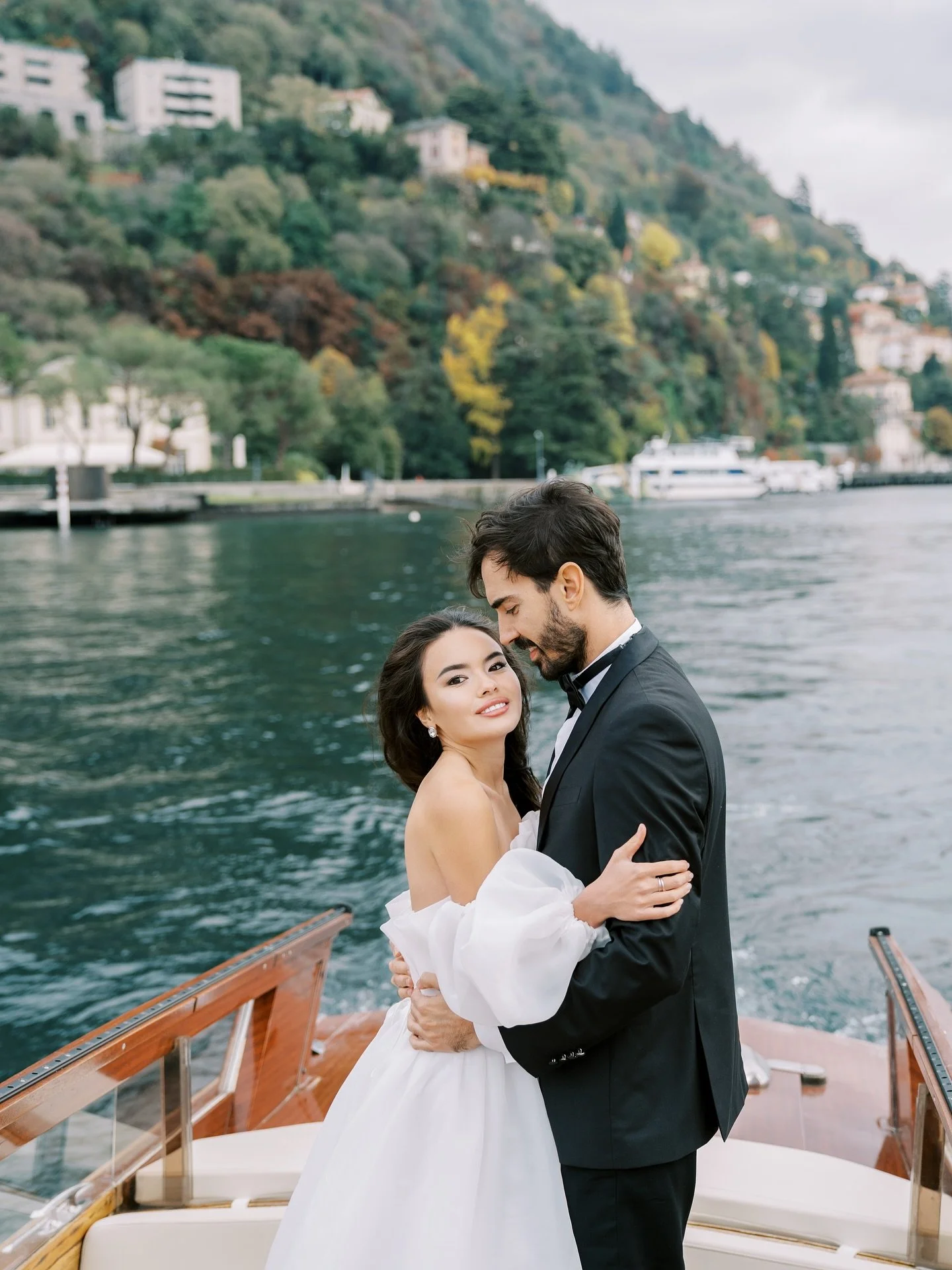 A dreamy lakefront celebration filled with timeless elegance and pure romance 💫✨

#WeddingPlanner #LuxuryWedding #DestinationWedding #LakeComoWedding #RomanticVibes #ElegantCelebration #BrideAndGroom #LoveStory #WeddingInspiration #DreamWedding
