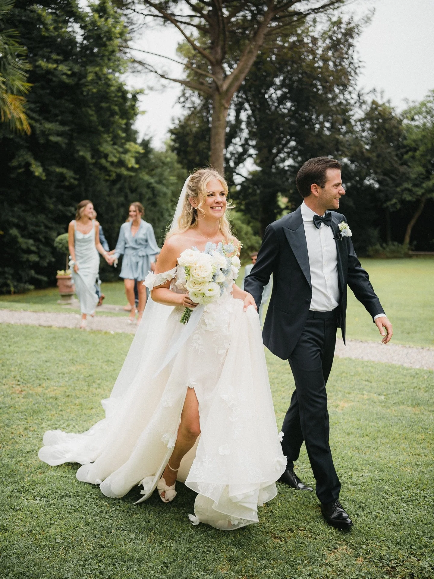 My Beautiful couple in Como Italy🤍

#weddingitaly #weddingplanner #weddinglakecomo #destinationweddingplanner 

@white.frame_studio 
@villa_parravicino_sossnovsky