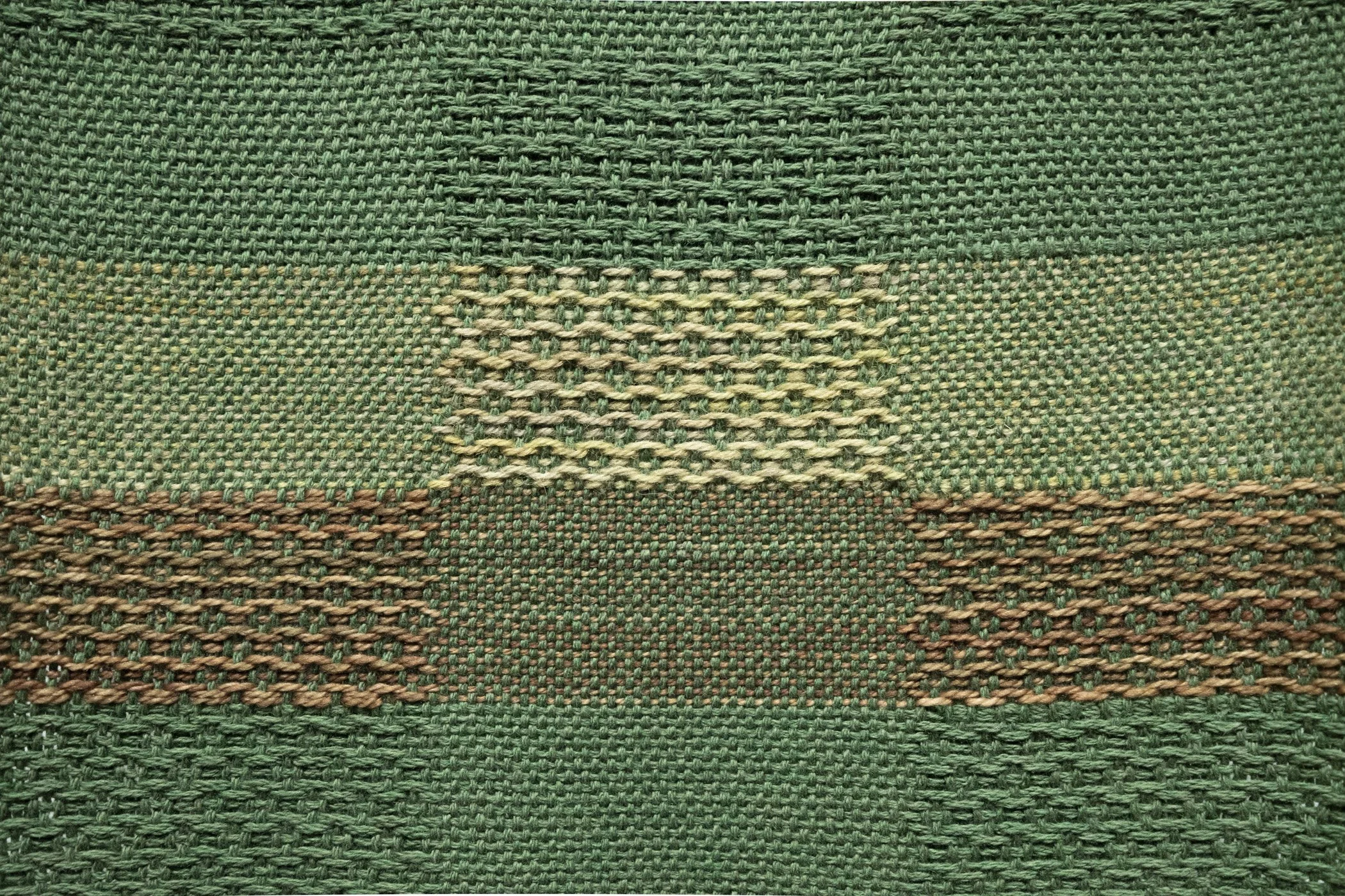 Pasture II. 2026. (Detail).
Woven Aotearoa-grown Corriedale wool, hand-formed papa clay, aluminium tube, jute twine.
32 x 185 cm.

Photo: Shaun Matthews.