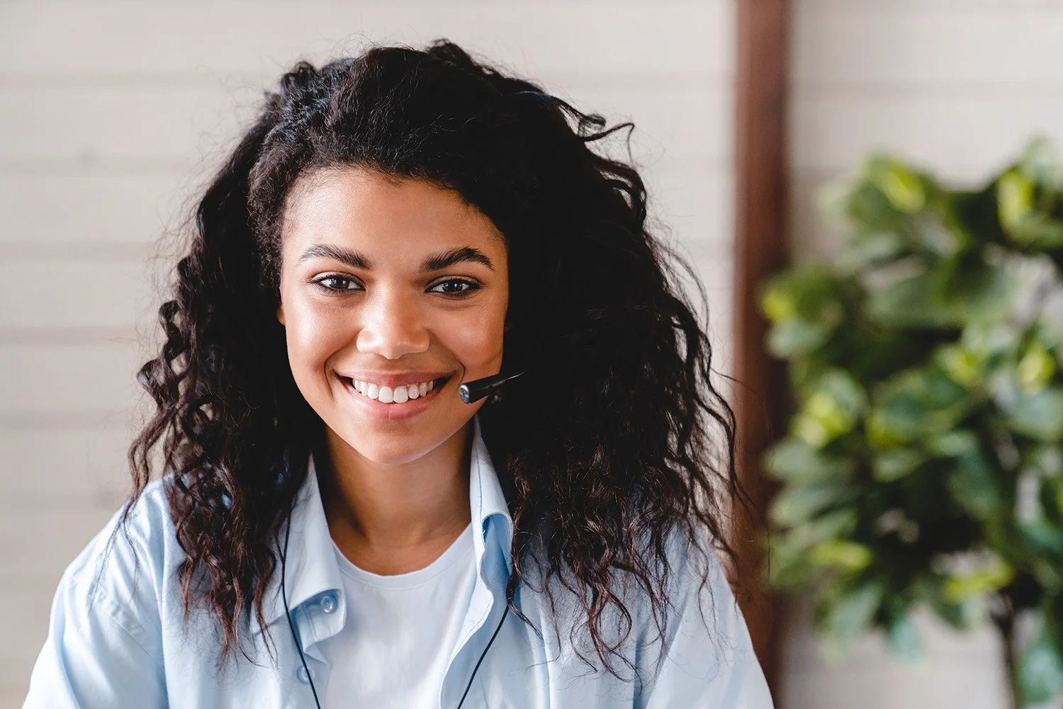 successful-young-african-woman-operator-and-call-c-2025-01-09-05-28-28-utc.jpg
