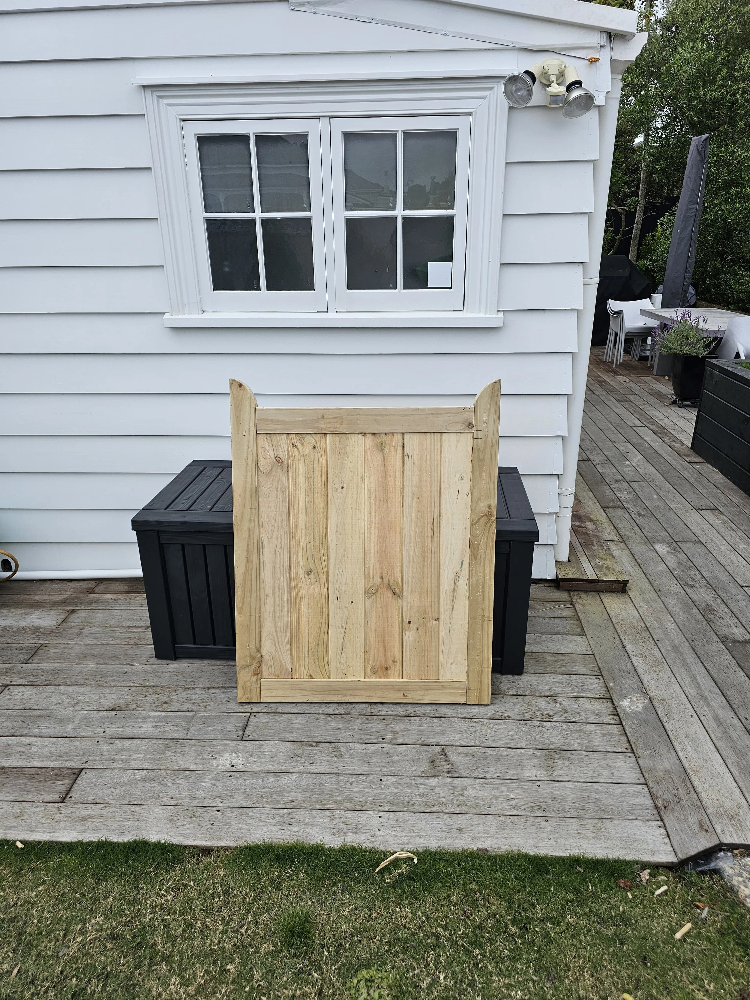 Custom laminata gate