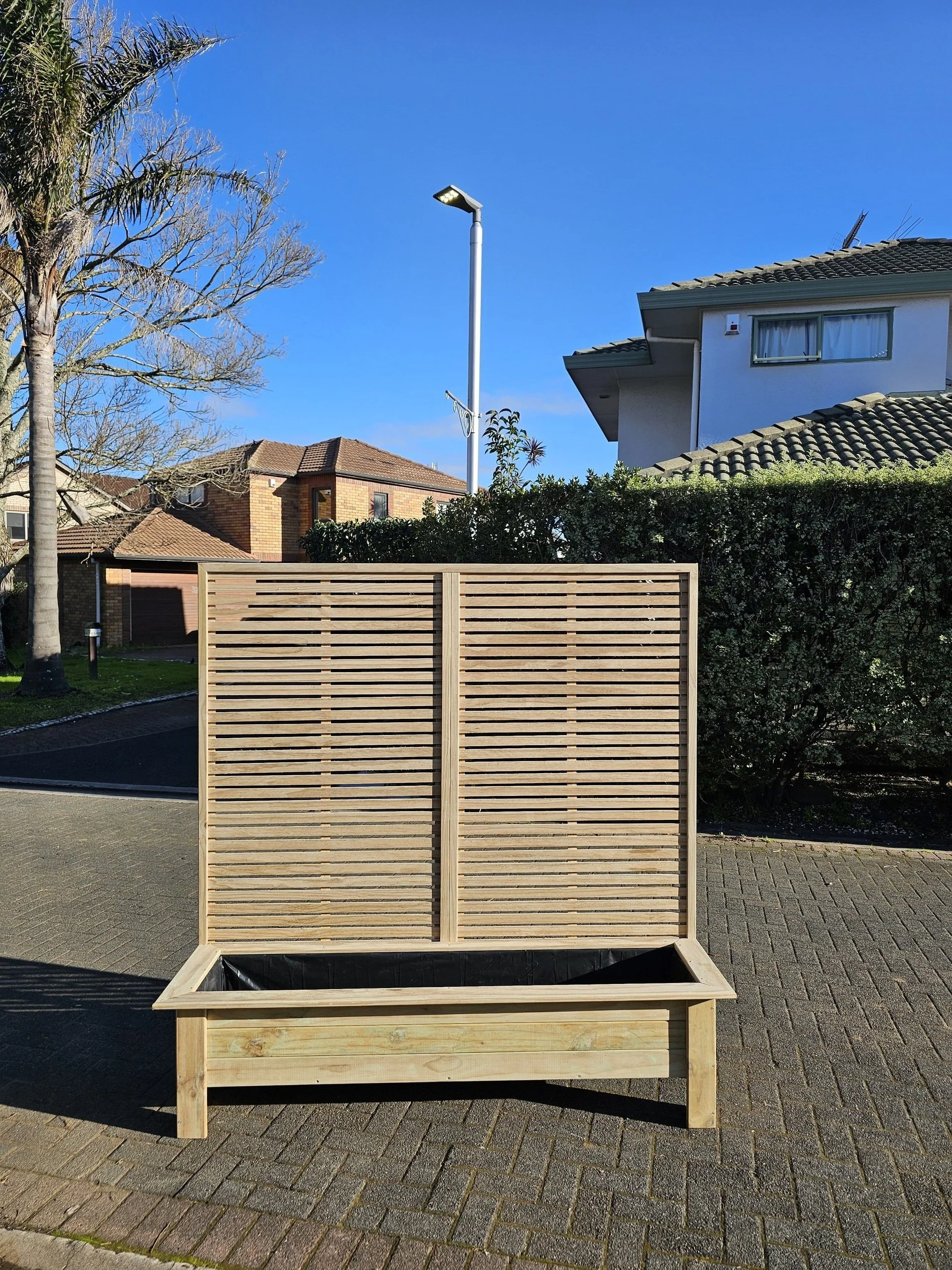 Pine planter box with trellis