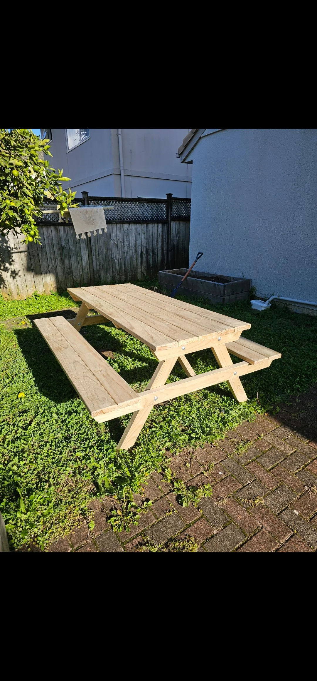 Picnic table