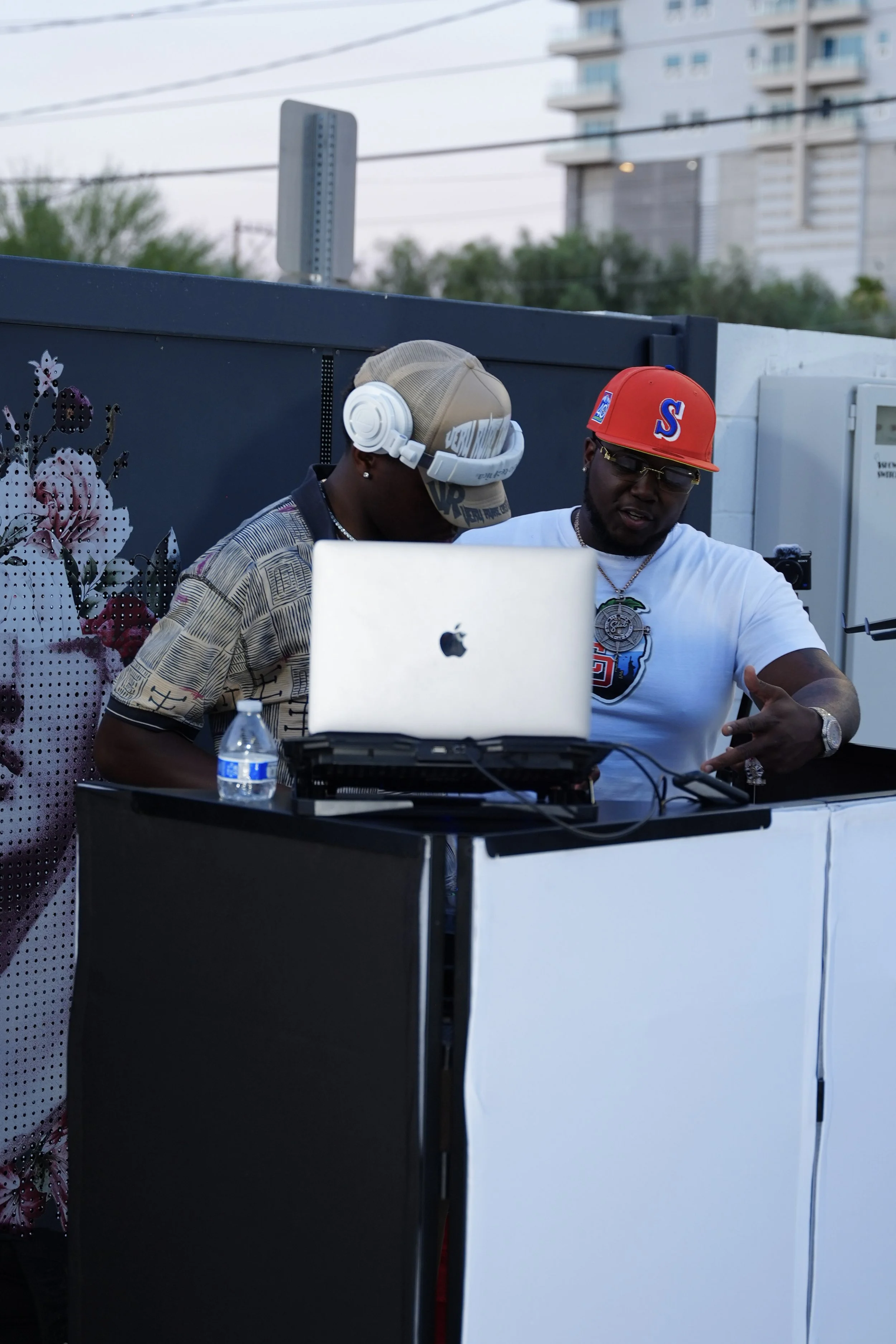 DJ2.jpg