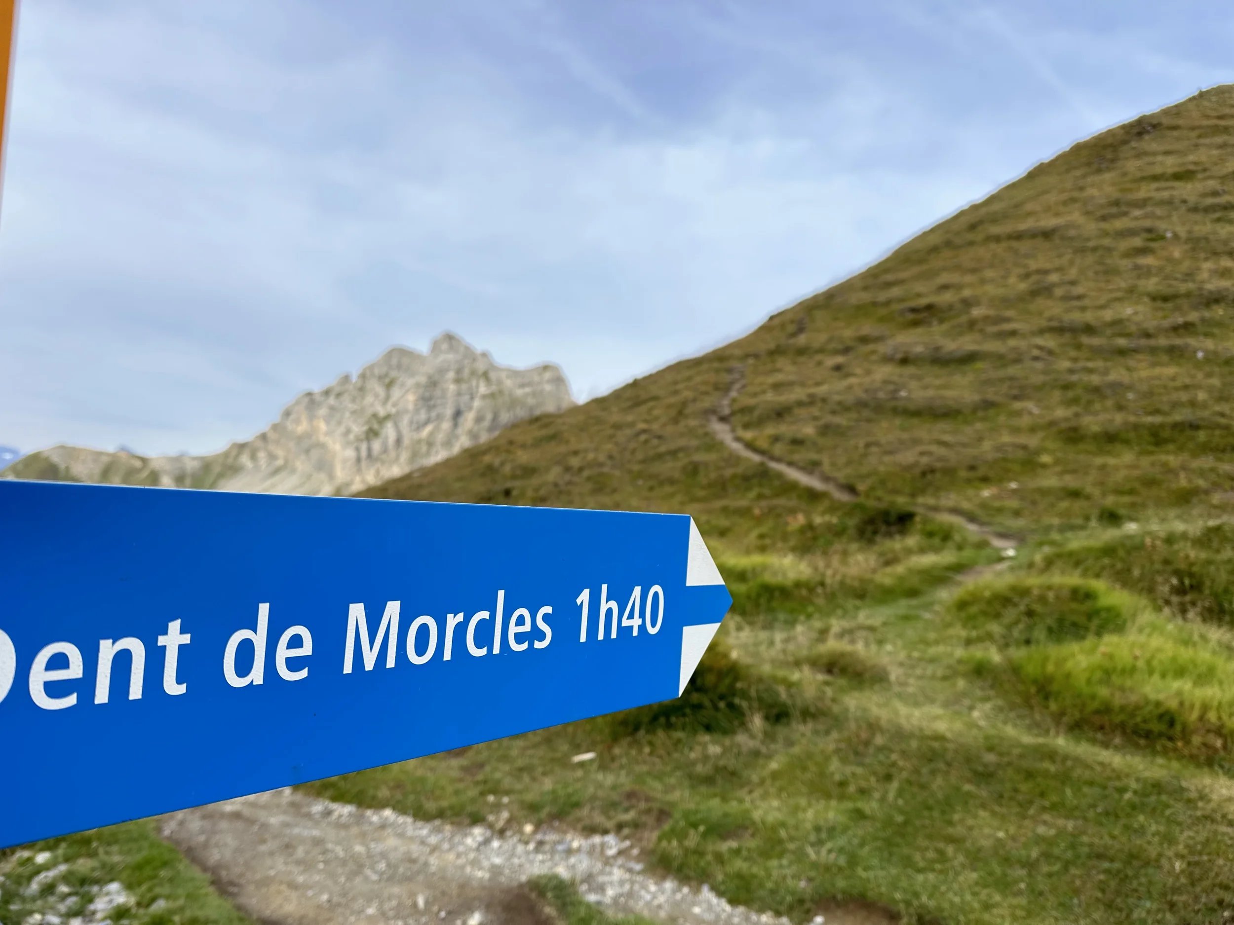 Sentier T4 en été pour la Dent de Morcles