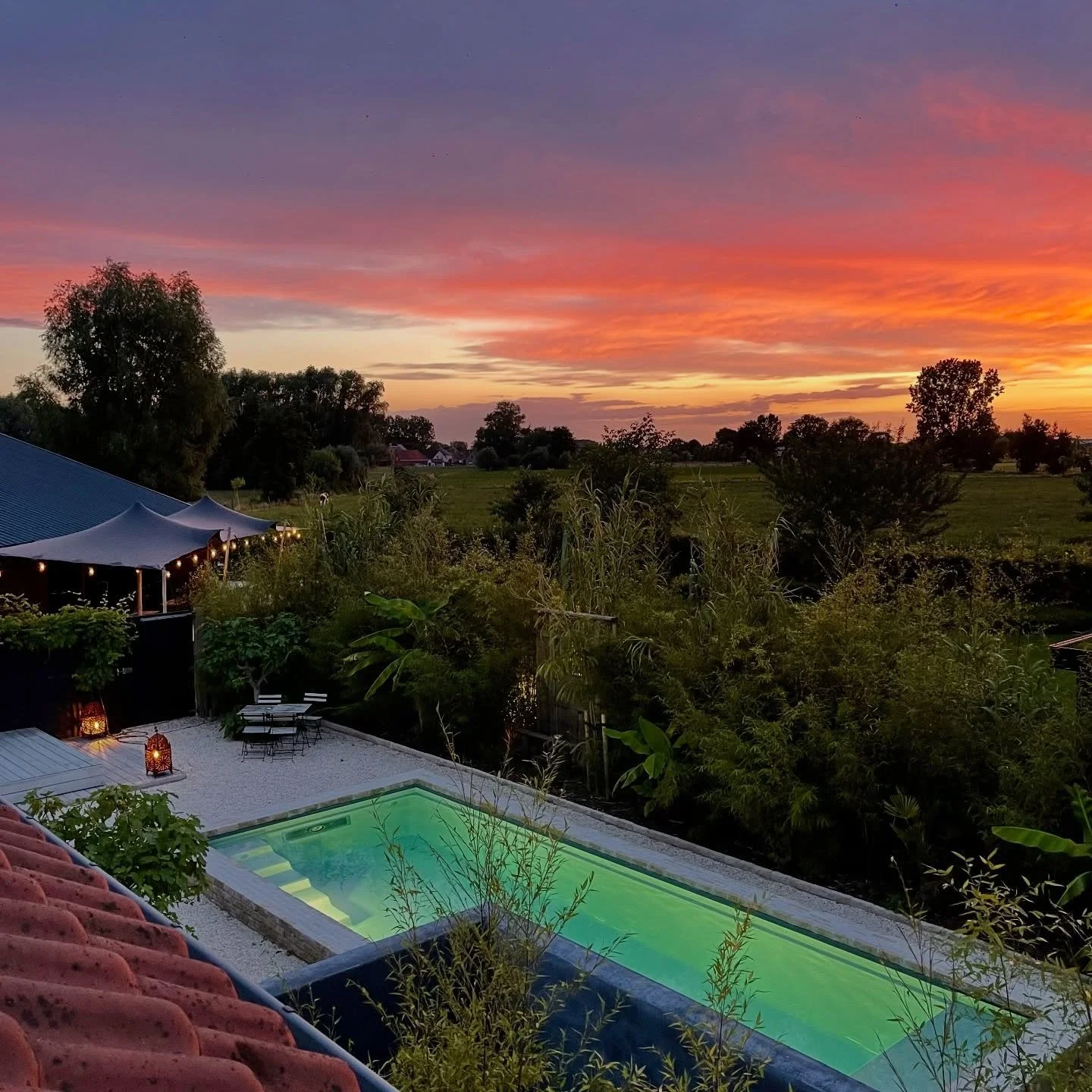 We have the &ldquo;Ibiza&rdquo; vibe mixed with a little 
&ldquo;la Provence&rdquo;
So don&rsquo;t take risks for your event&hellip; we have the outside but also the inside location 🍀🌈🌈🌈