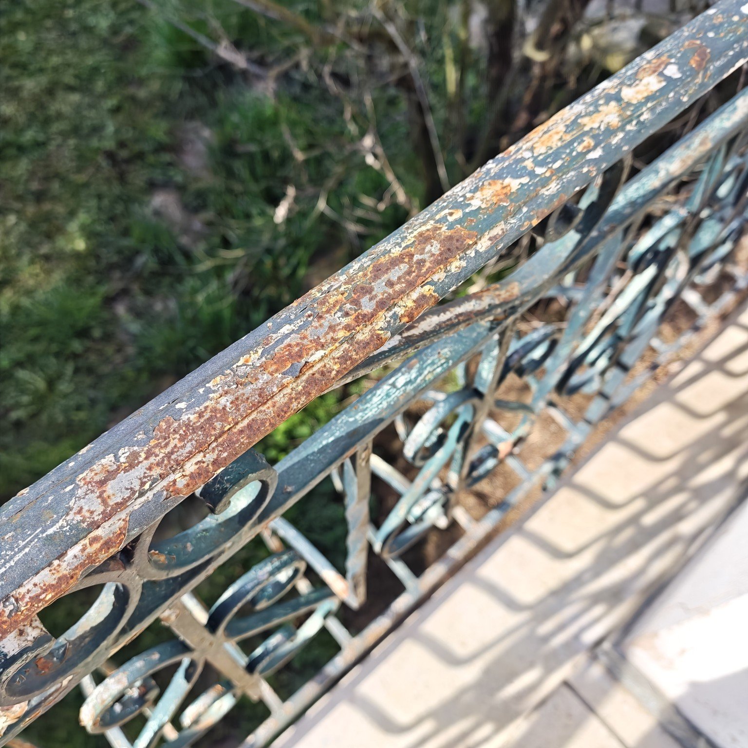 Décapage de portails et garde-corps en métal en Alsace