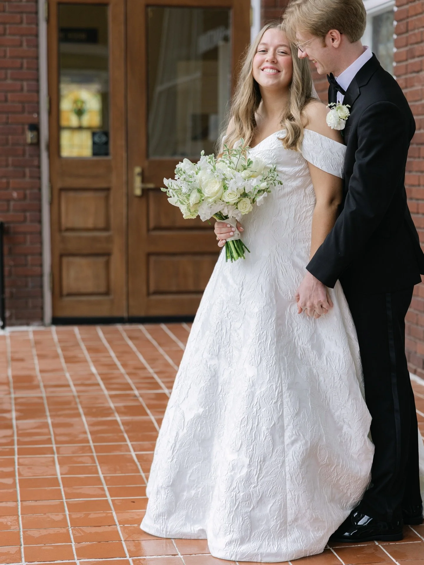 An easy love 🤎 Ellen + Preston, giddy in love, intimately shared their vows at @seedscoffee the week prior, and then celebrated their union surrounded by friends and family. They have a simple and steady kind of love that reminds me why I love what 