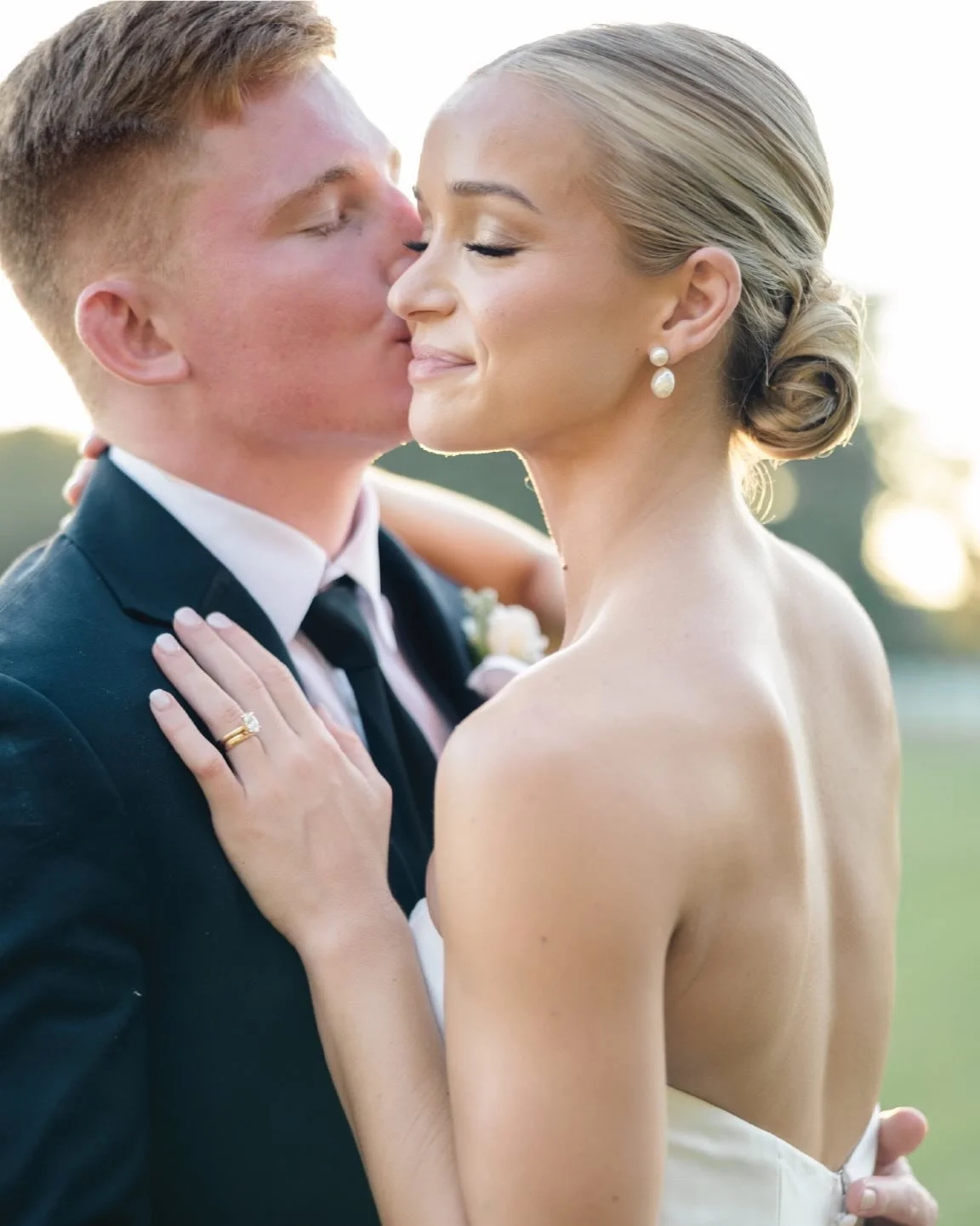 Holding tight to these sweet details from Cyerra and Tanners wedding!

Shot with @carolinebobbittphoto 

#weddingphotos #birminghamalabamaphotographer #authenticportraits #detailphotography