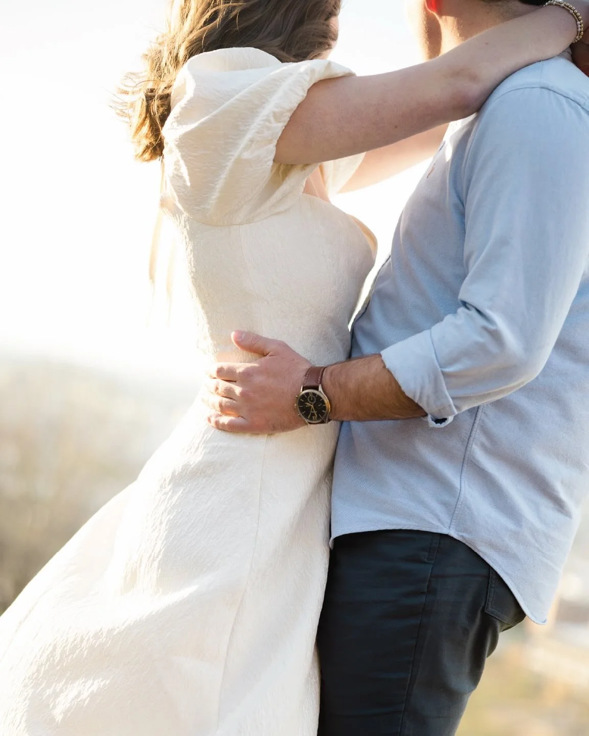 Celebrating the beginnings of summer with the bright and simple love of these two

#engagmentphotography #weddingphotography #birminghamalabamaphotographer #authenticportraits
