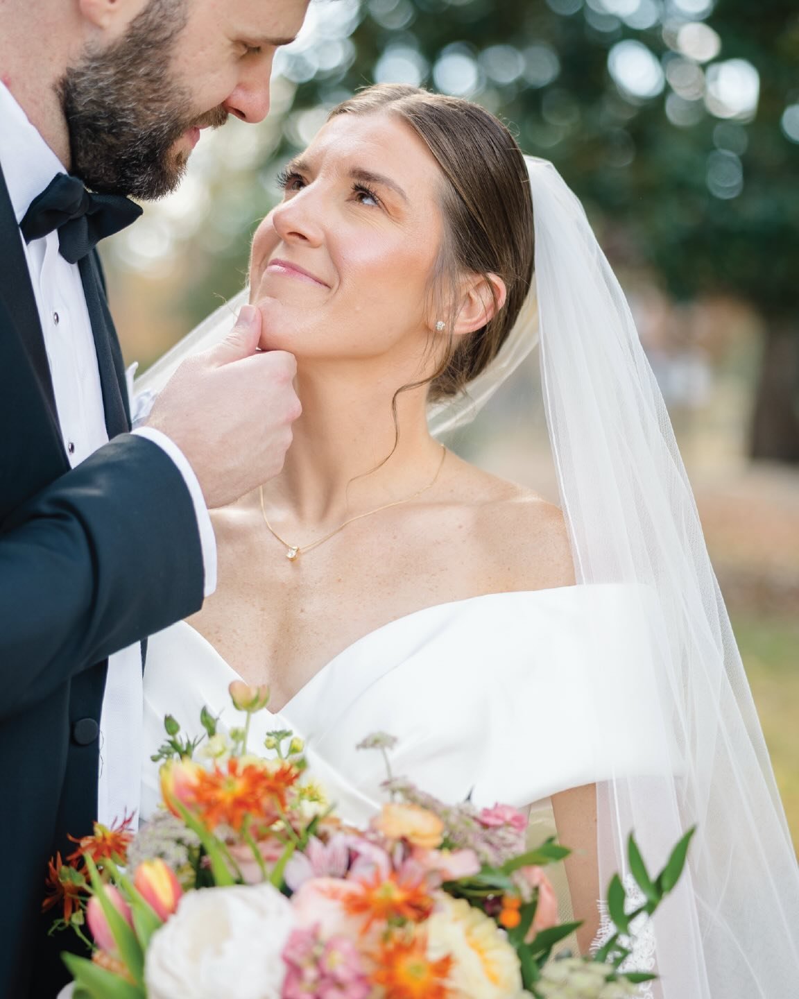 Stolen moments on the best day of your life. It was beautiful watching the Keiffers share vows before forever.

Second shot with @maddiemoorephoto 

#authenticportraits #couplesphotography #weddingphotographer #weddingfloral