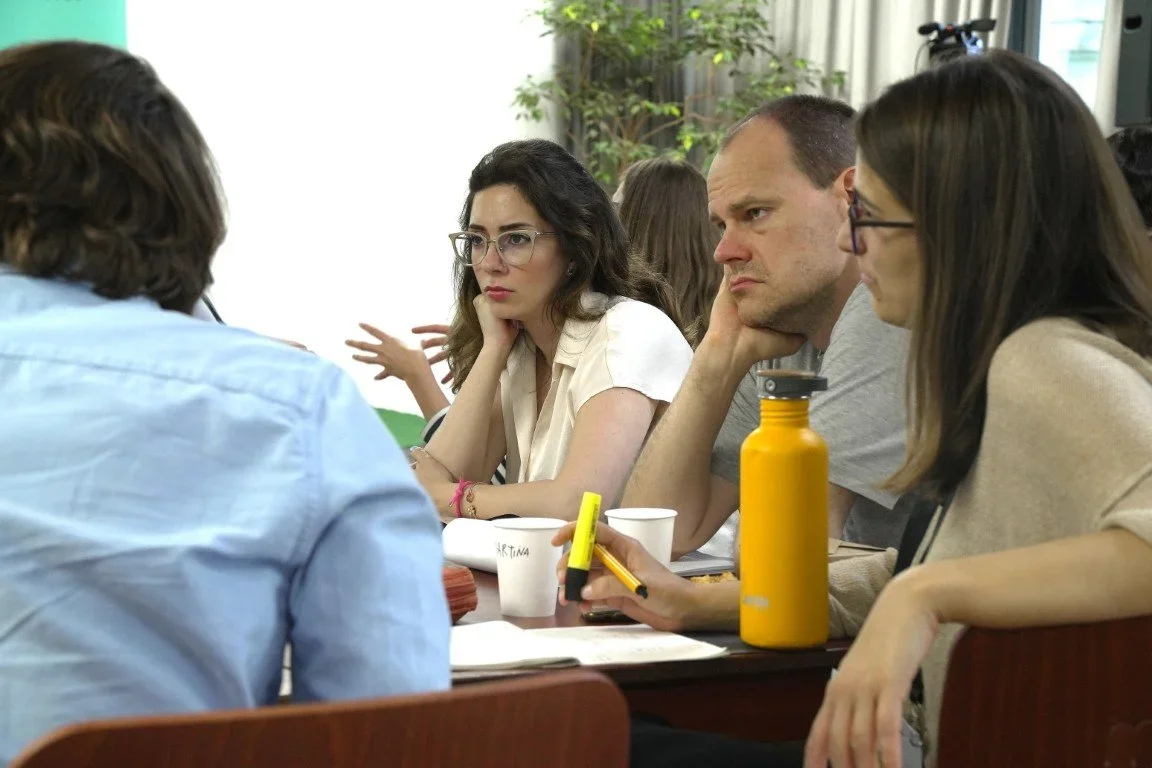 Image showing Ivana Mugose sitting during group work with 3 other people at the Spring School 2024. The quote on the right of the image belongs to her.