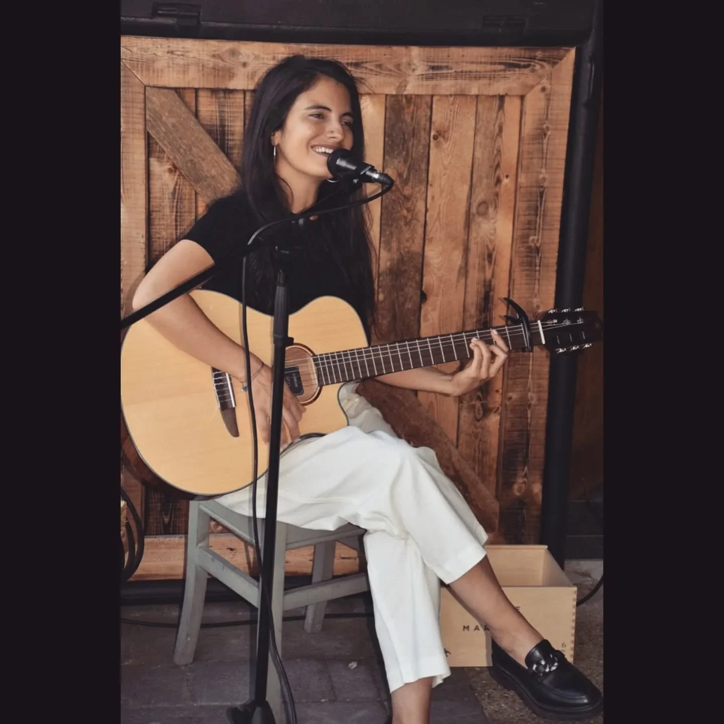 June full of shows and nice people.
Antwerpen treats me well &hearts;️
The singer is happy and thankful 🙏🏻
PH: @tine_dirckx

#antwerp #belgium🇧🇪