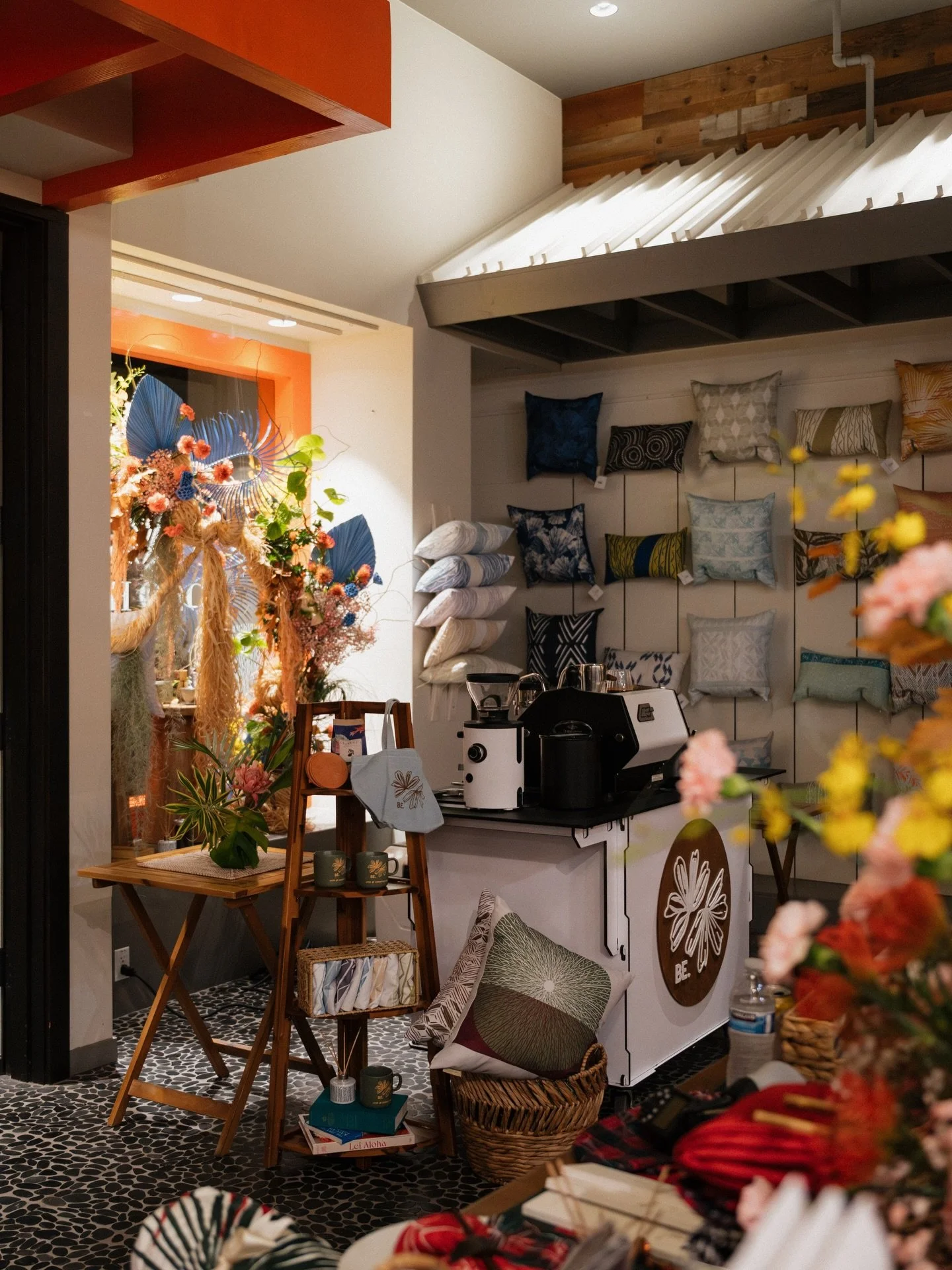 happy thanksgiving &amp; aloha lā kū'oko'a! 

introducing ba-BE. cart! 🛒 the littlest addition to our BE. team! come visit us tomorrow @nohohome from 7-2! 

the first 25 customers will receive a free drink 🤭🥰